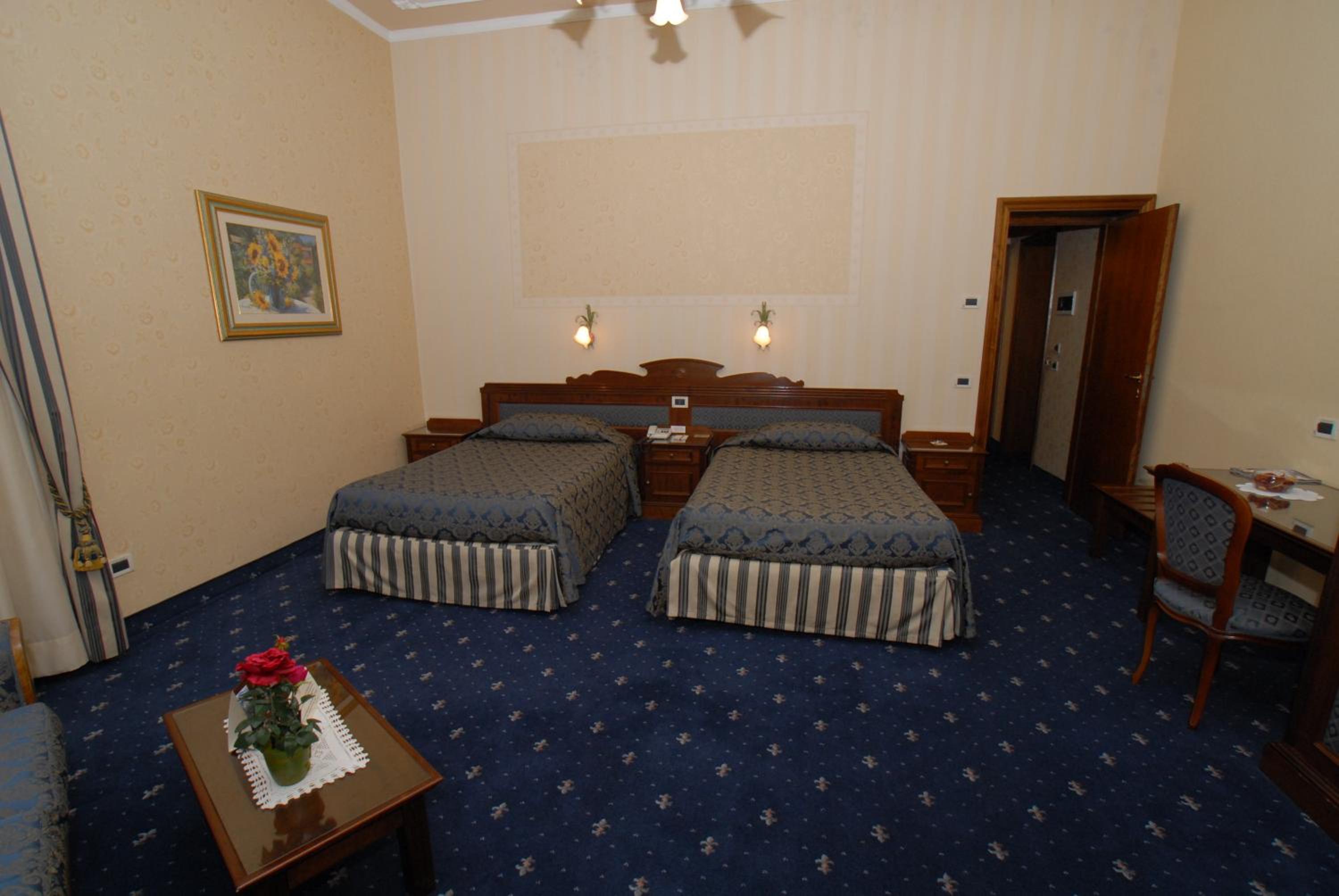 Suite - Photo 7
