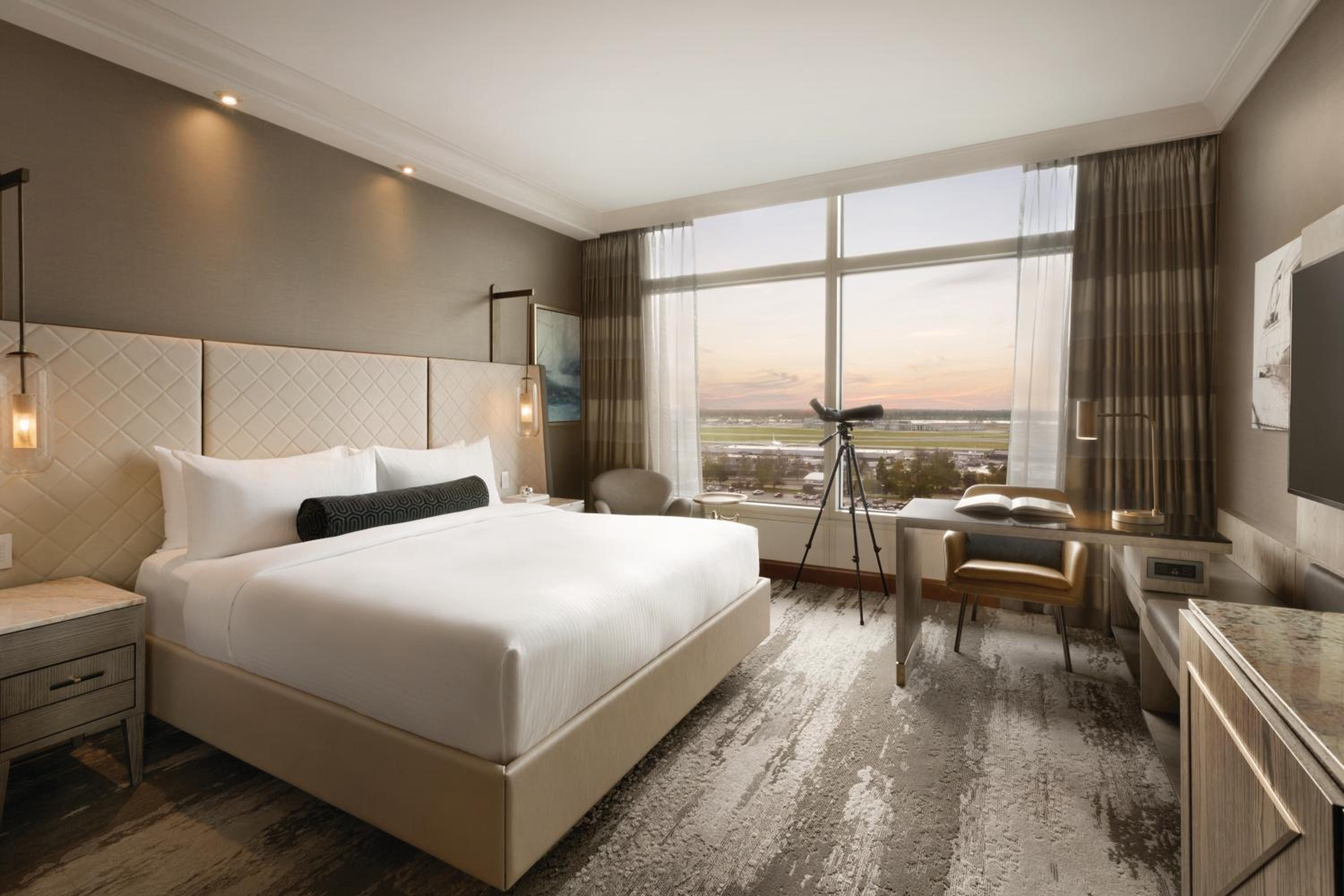 Fairmont Gold Room with Two Queen Beds - Photo 3