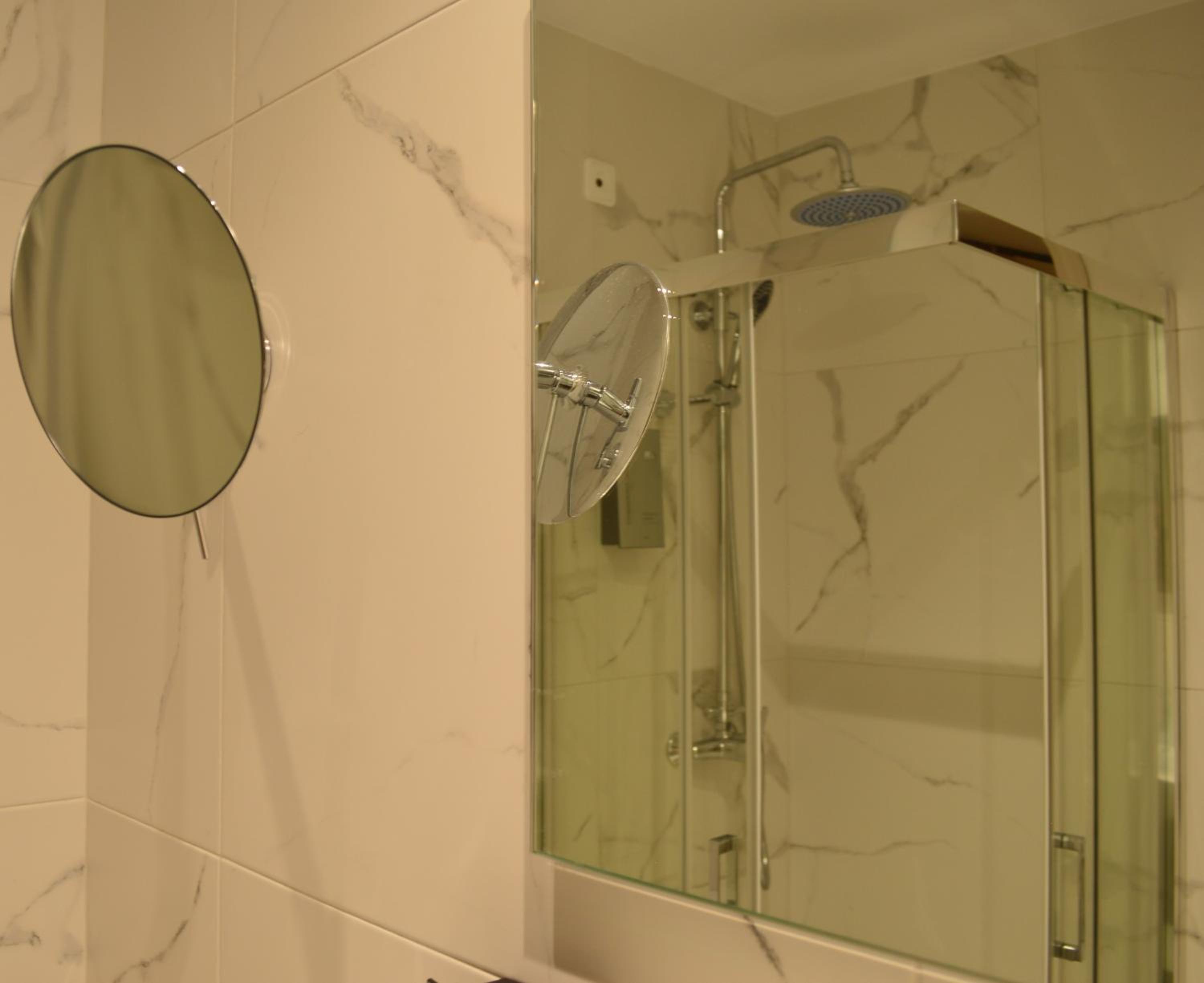 Deluxe Double or Twin Room photo 2