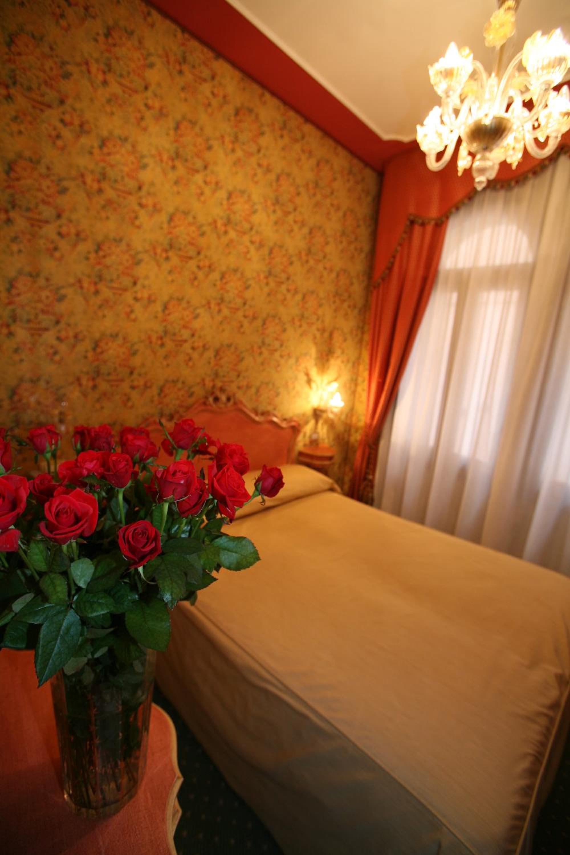 Small Double or Twin Room photo 2