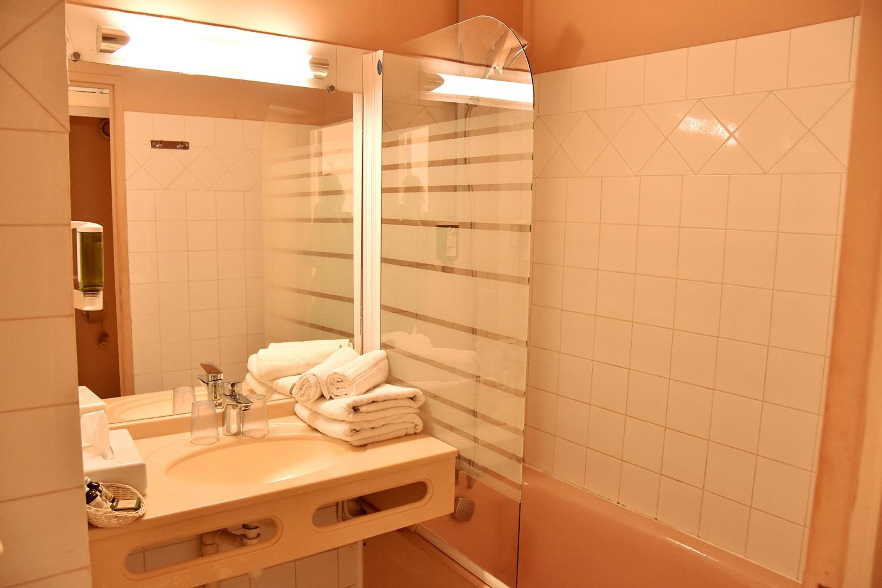 Classic Double or Twin Room - Photo 2