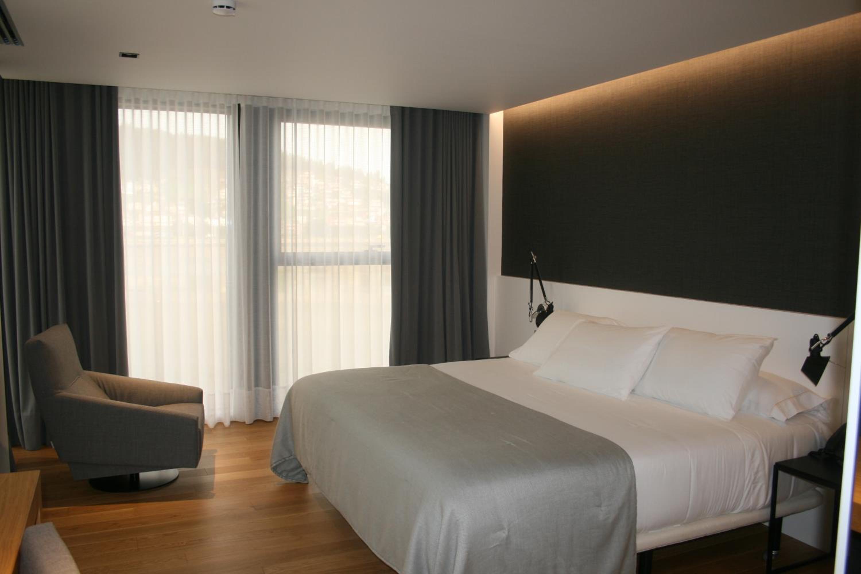 Double or Twin Room with Sea View - Photo 6