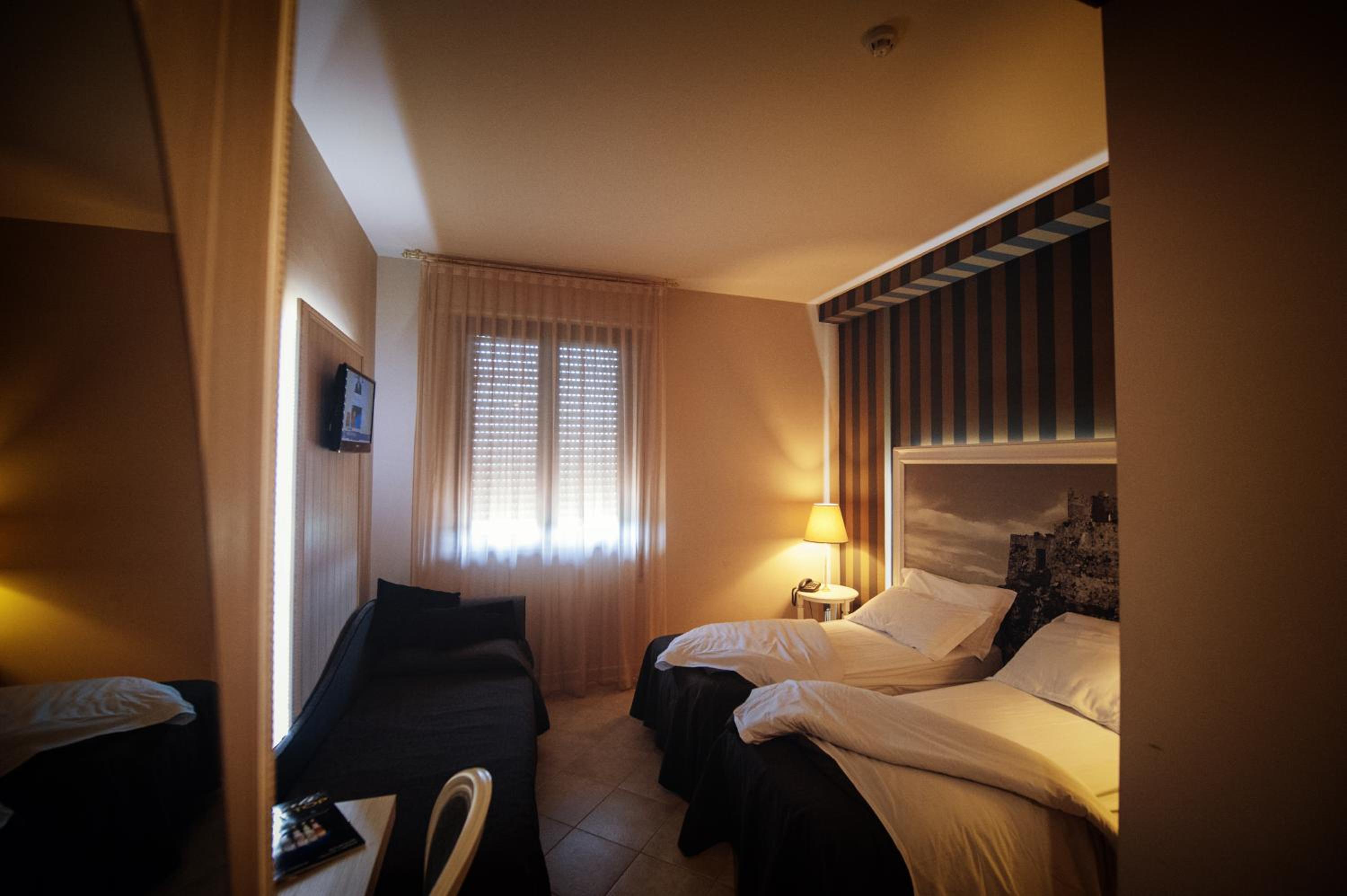 Classic Double or Twin Room with extra bed photo 1