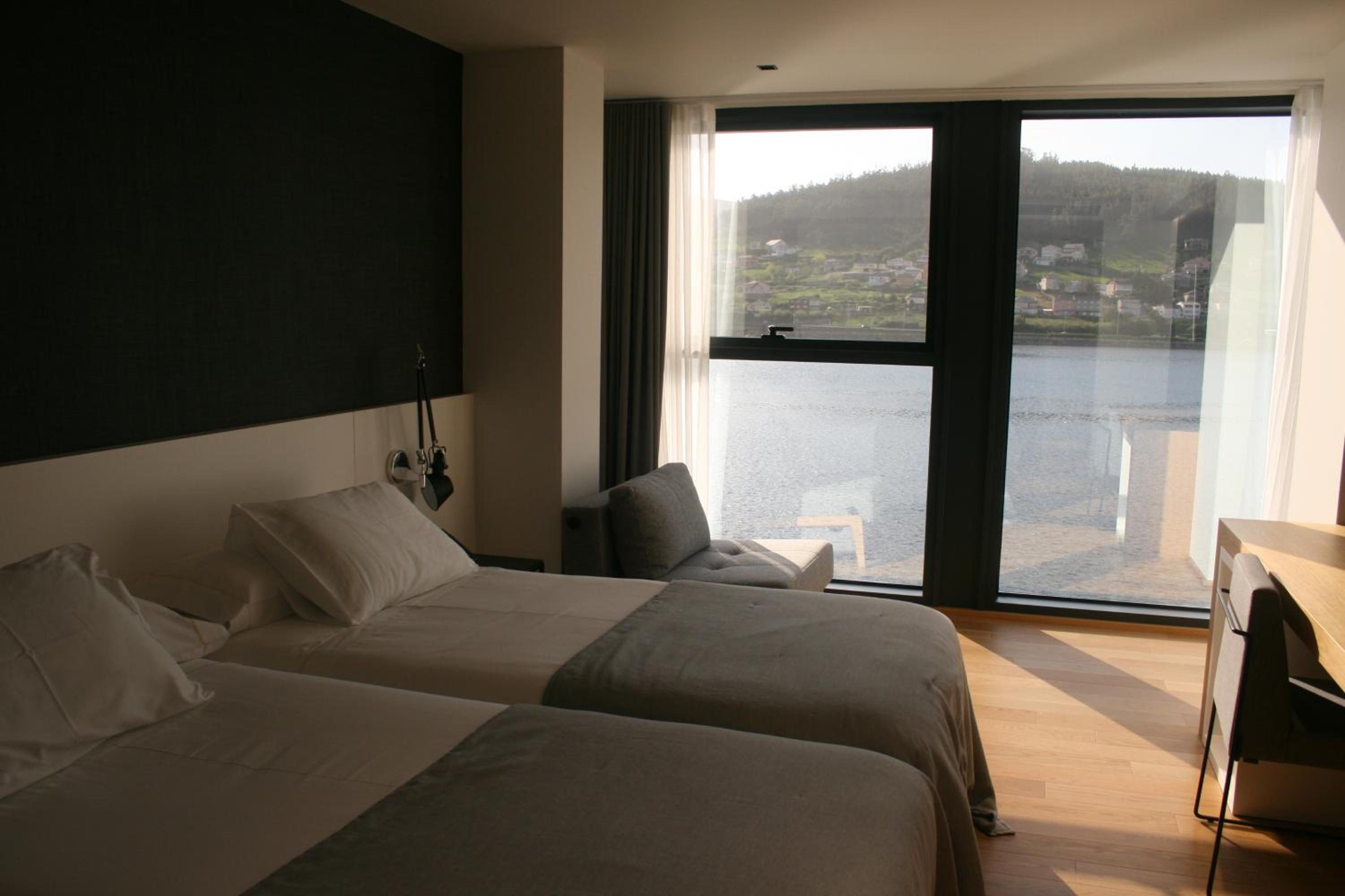 Double or Twin Room with Sea View - Photo 7