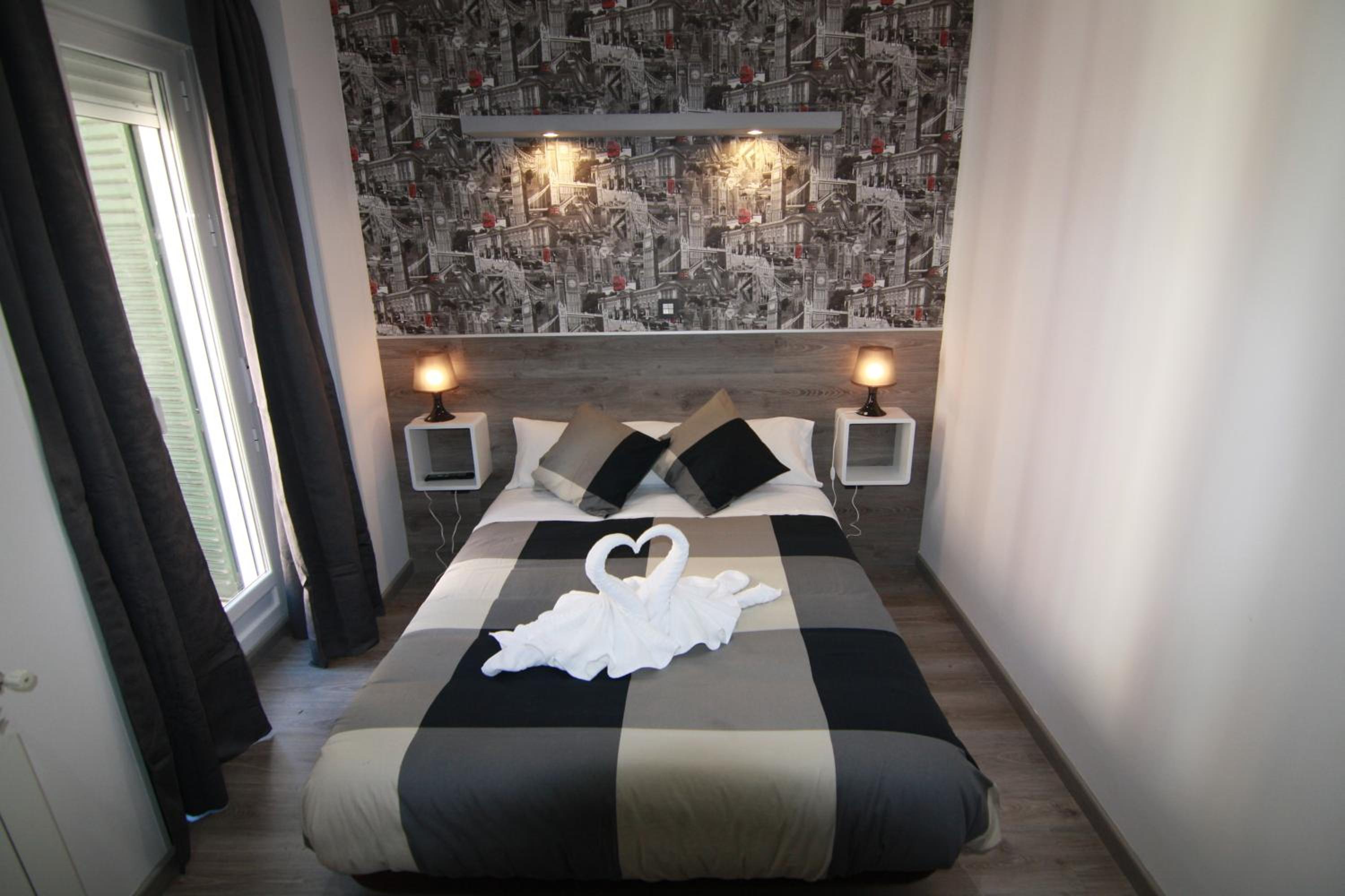 Small Double Room - Photo 2