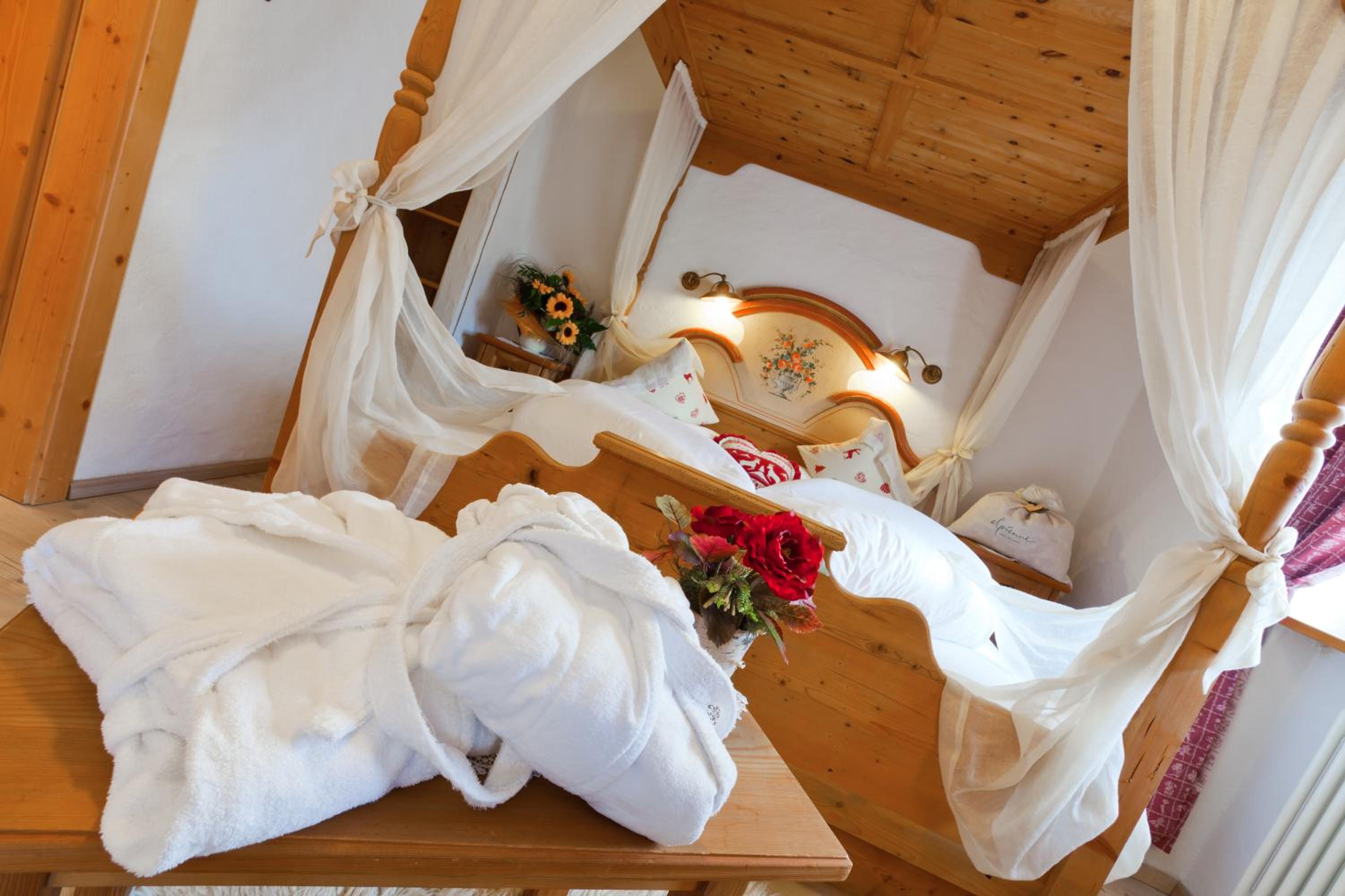 Suite with Mountain View - Photo 4