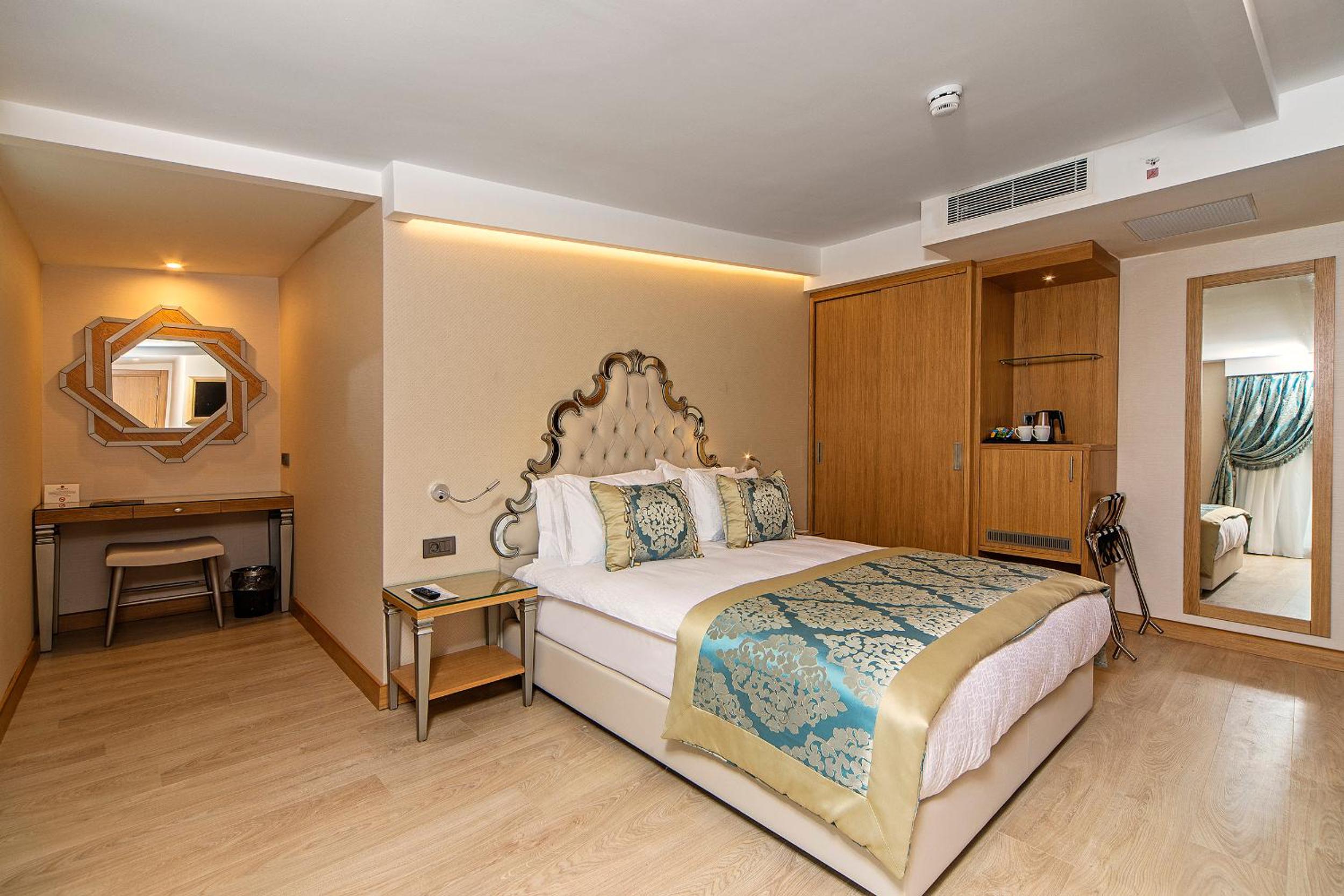 2 Connecting Deluxe Double Rooms with Balcony photo 2