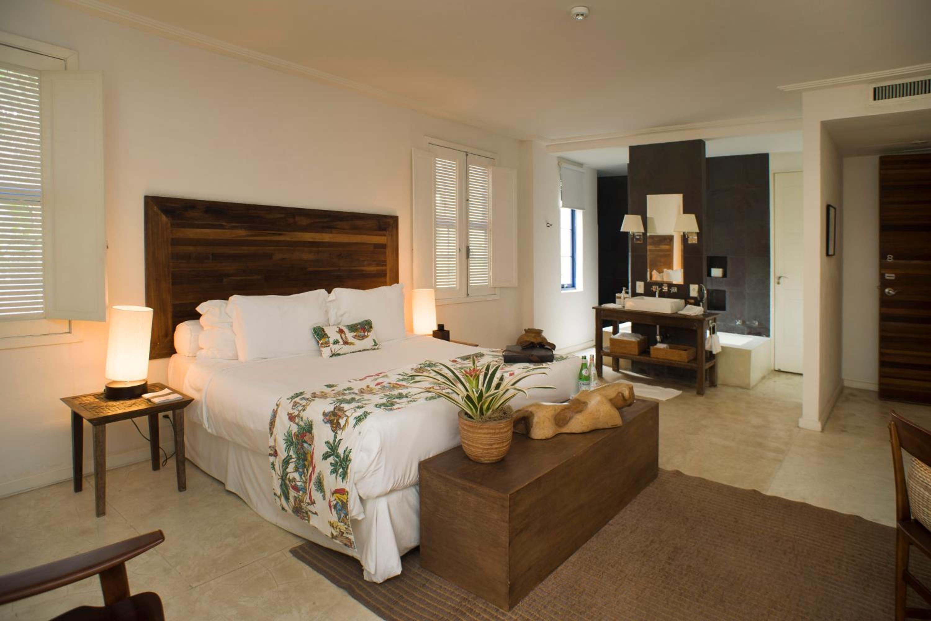 Deluxe King Room with Bathtub and Garden View