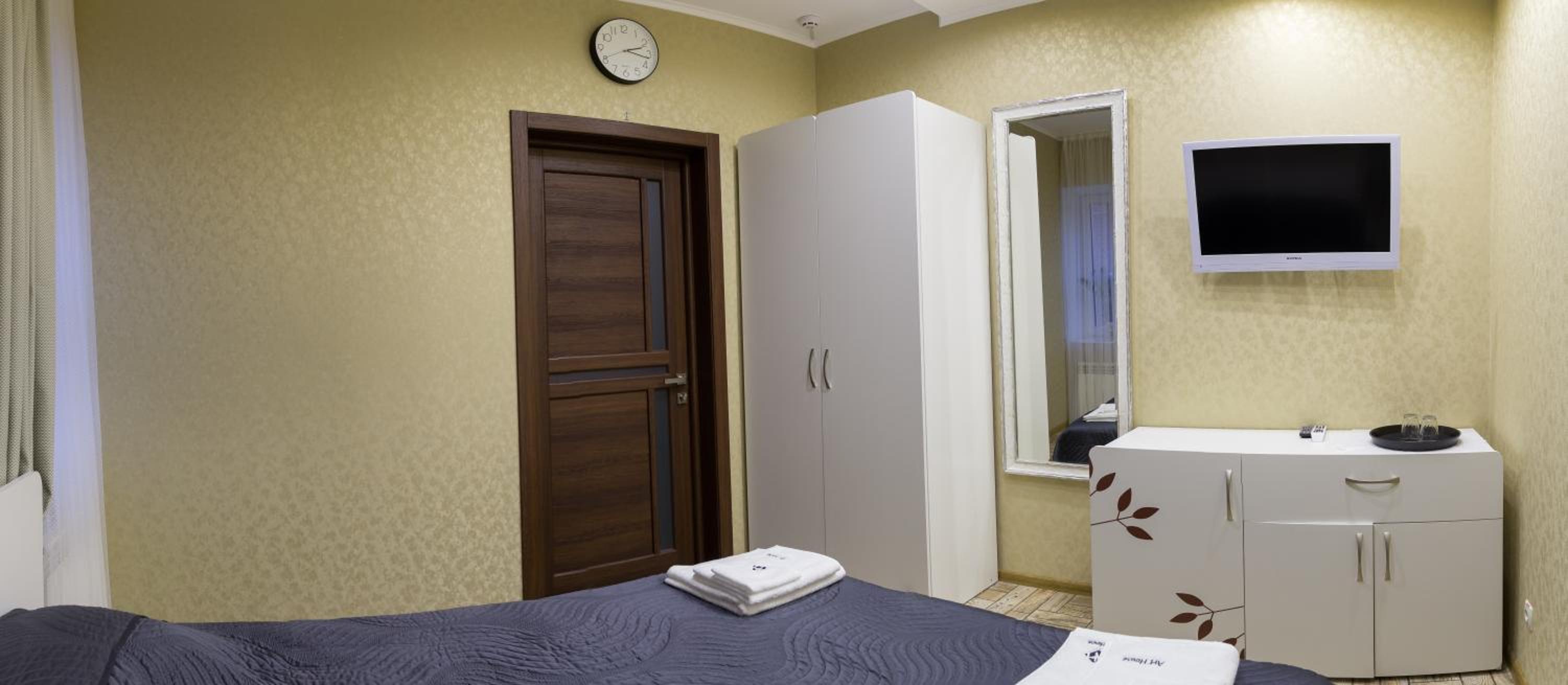 Double Room with Shared Bathroom photo 1