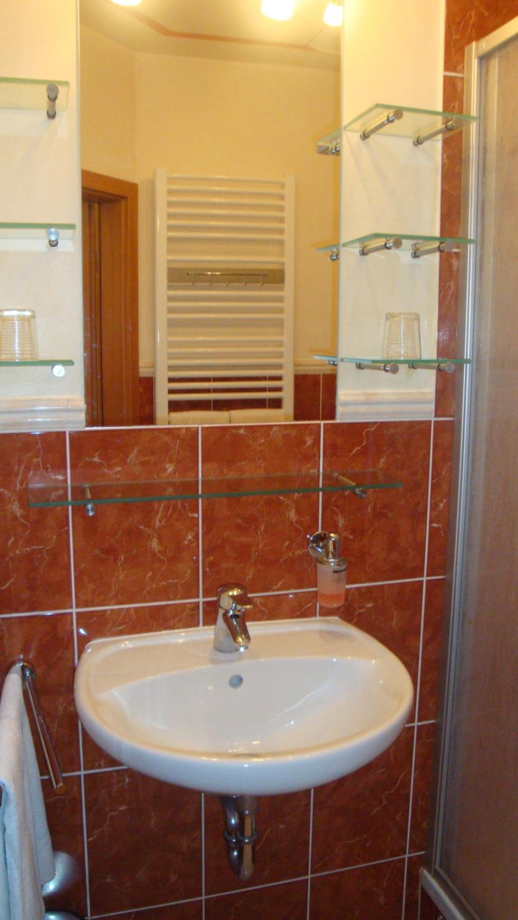 Double Room - Photo 7