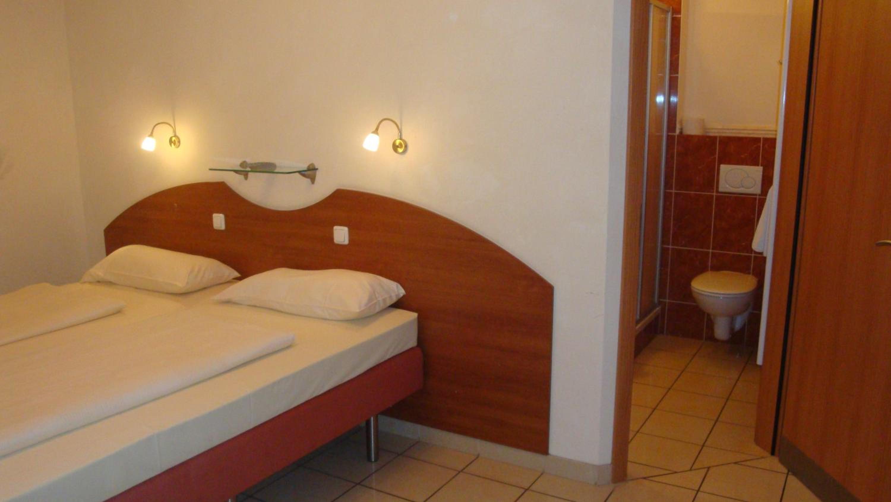 Double Room - Photo 4
