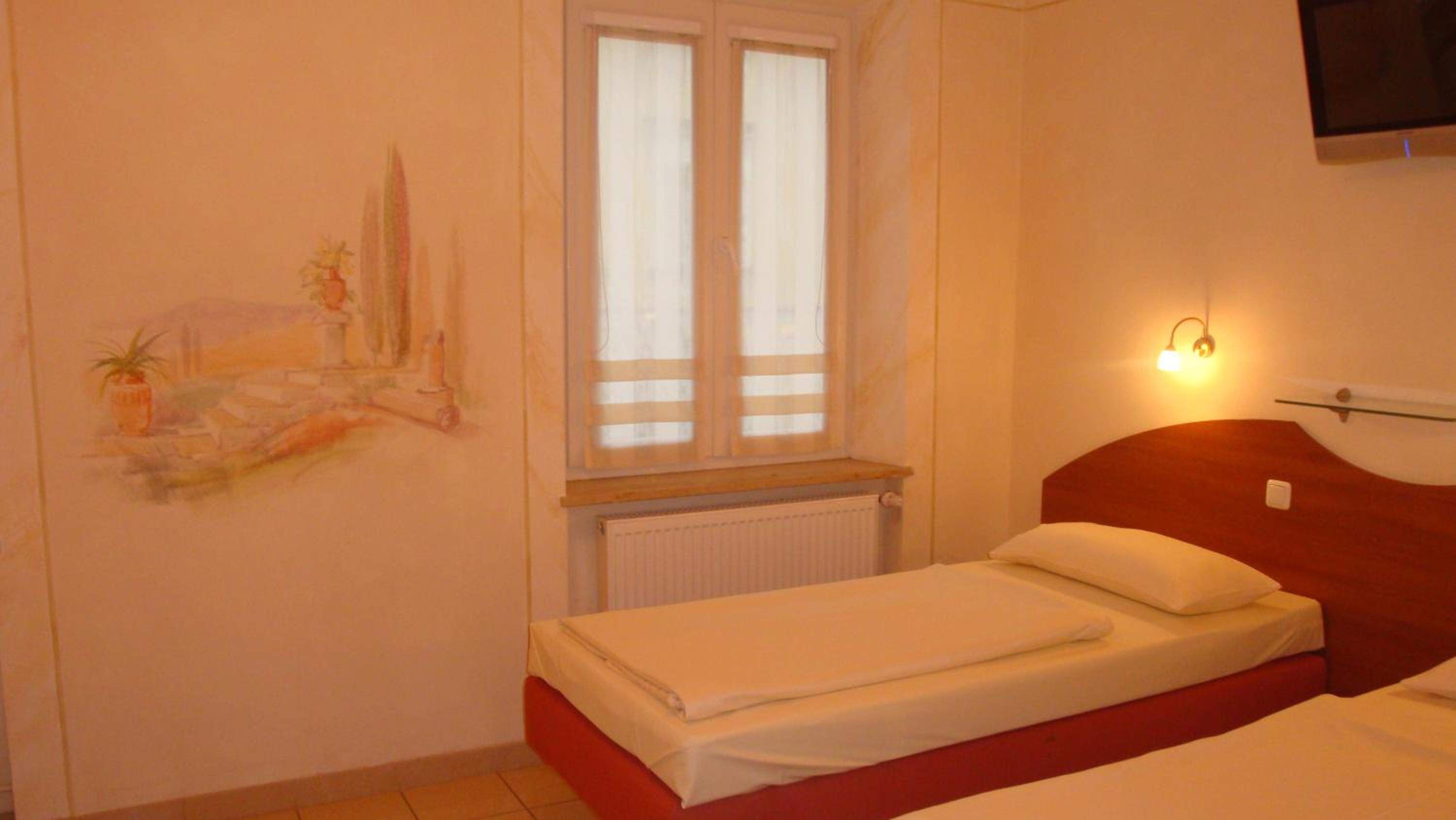 Double Room - Photo 9