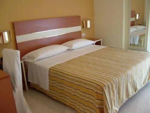 Double or Twin Room with Balcony photo 2
