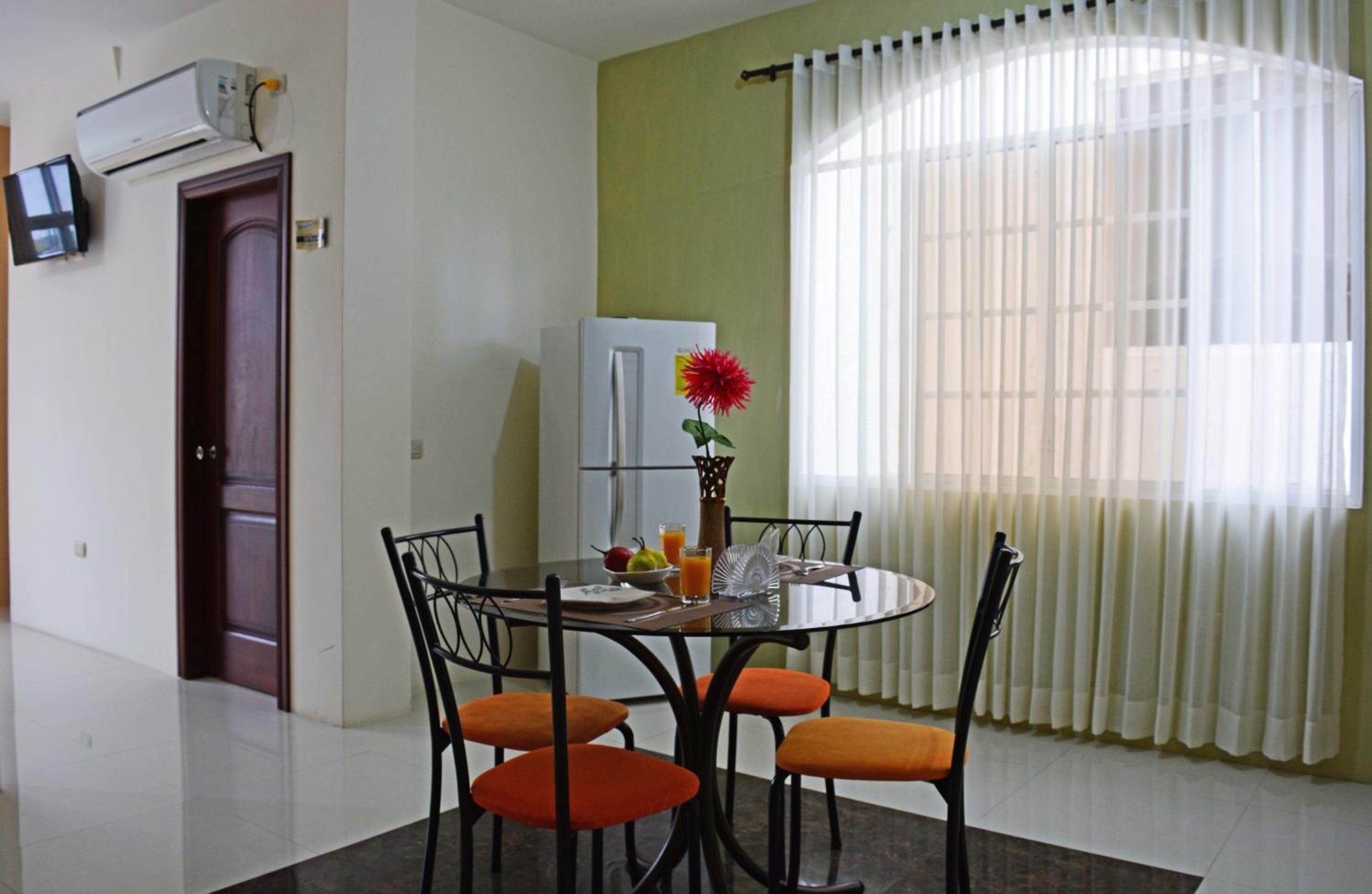 Deluxe King Suite photo 3