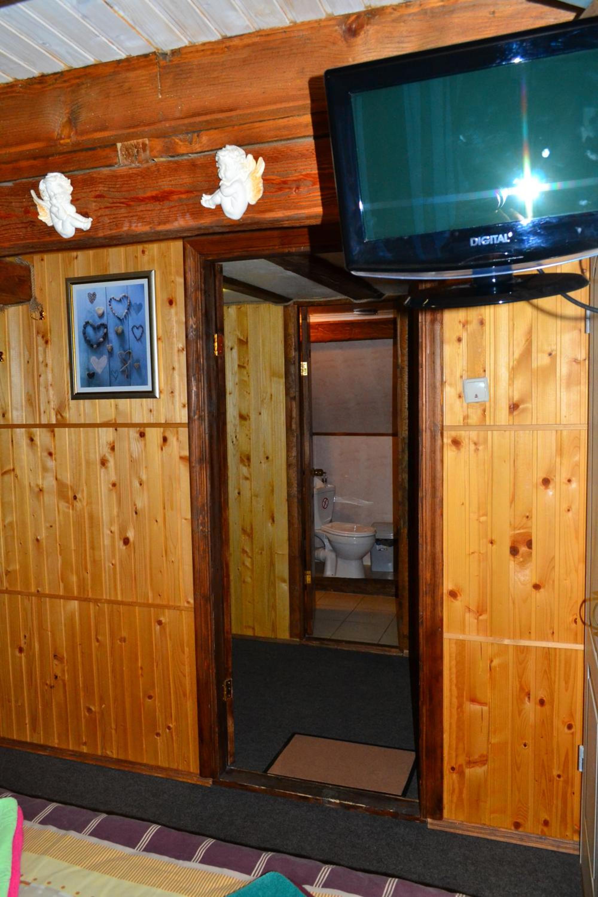 Double Room with Shared Bathroom photo 3