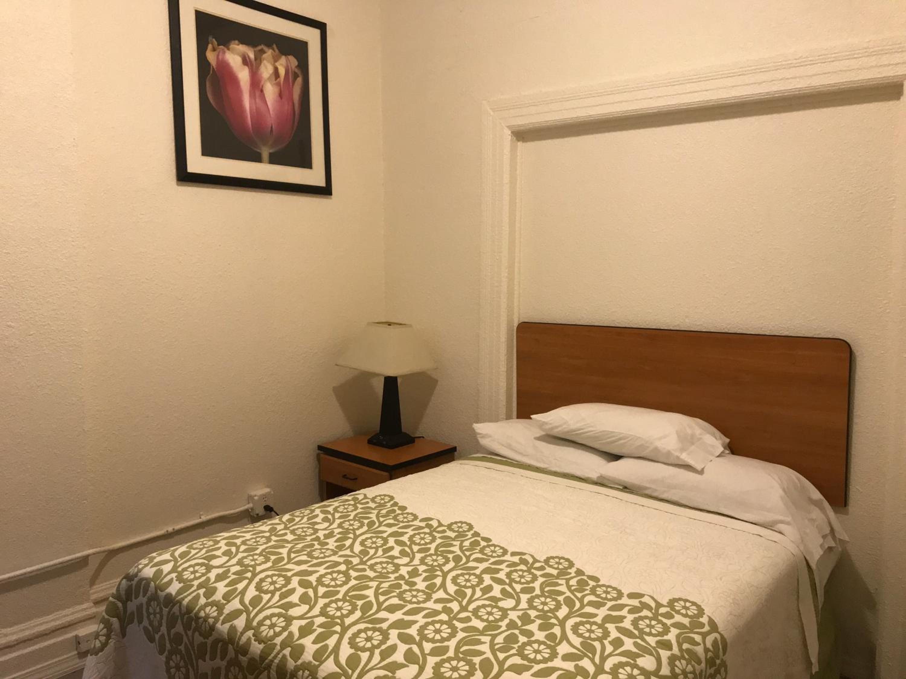 Double Room with Private Bathroom - Photo 2