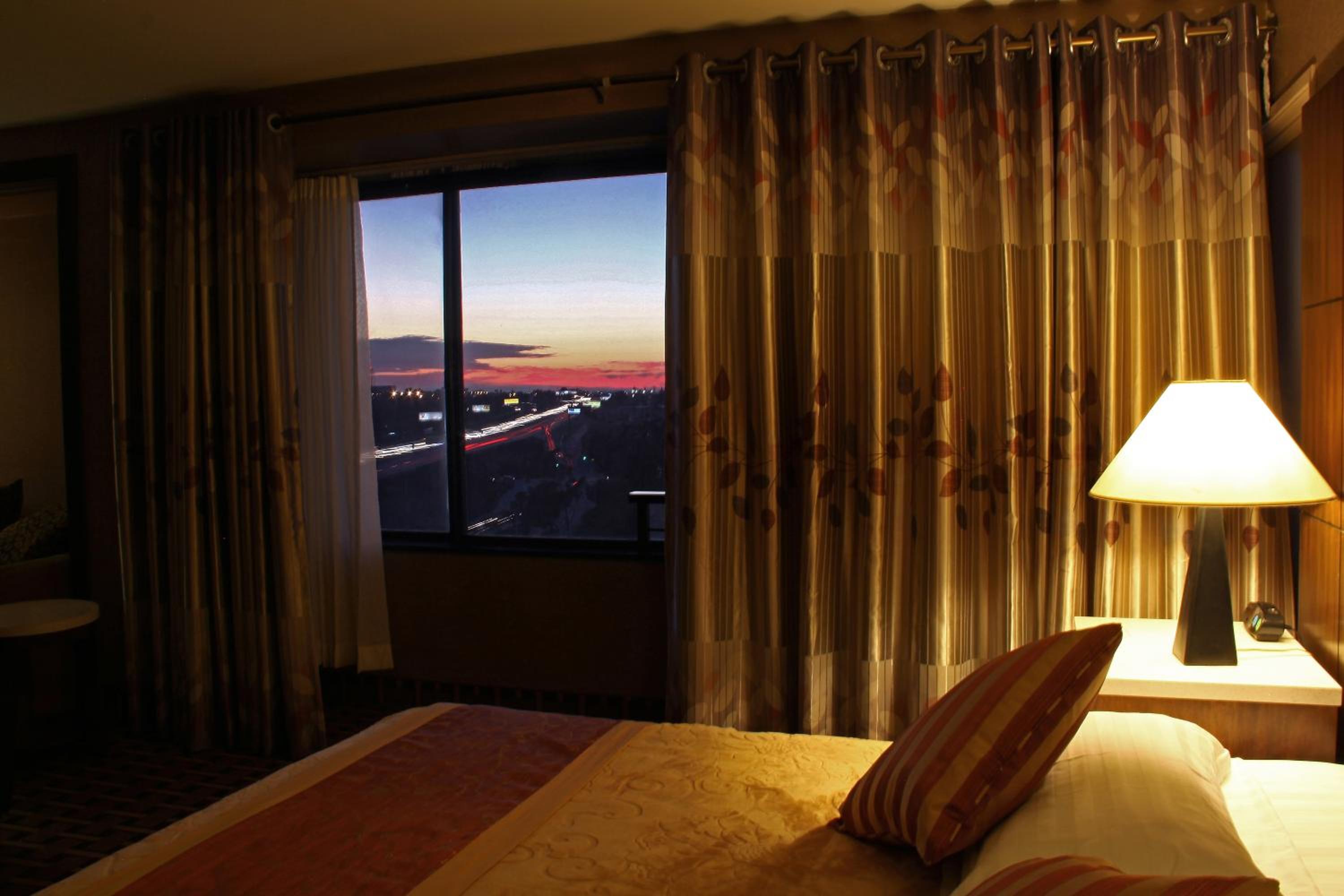 Luxury King Room - Photo 2