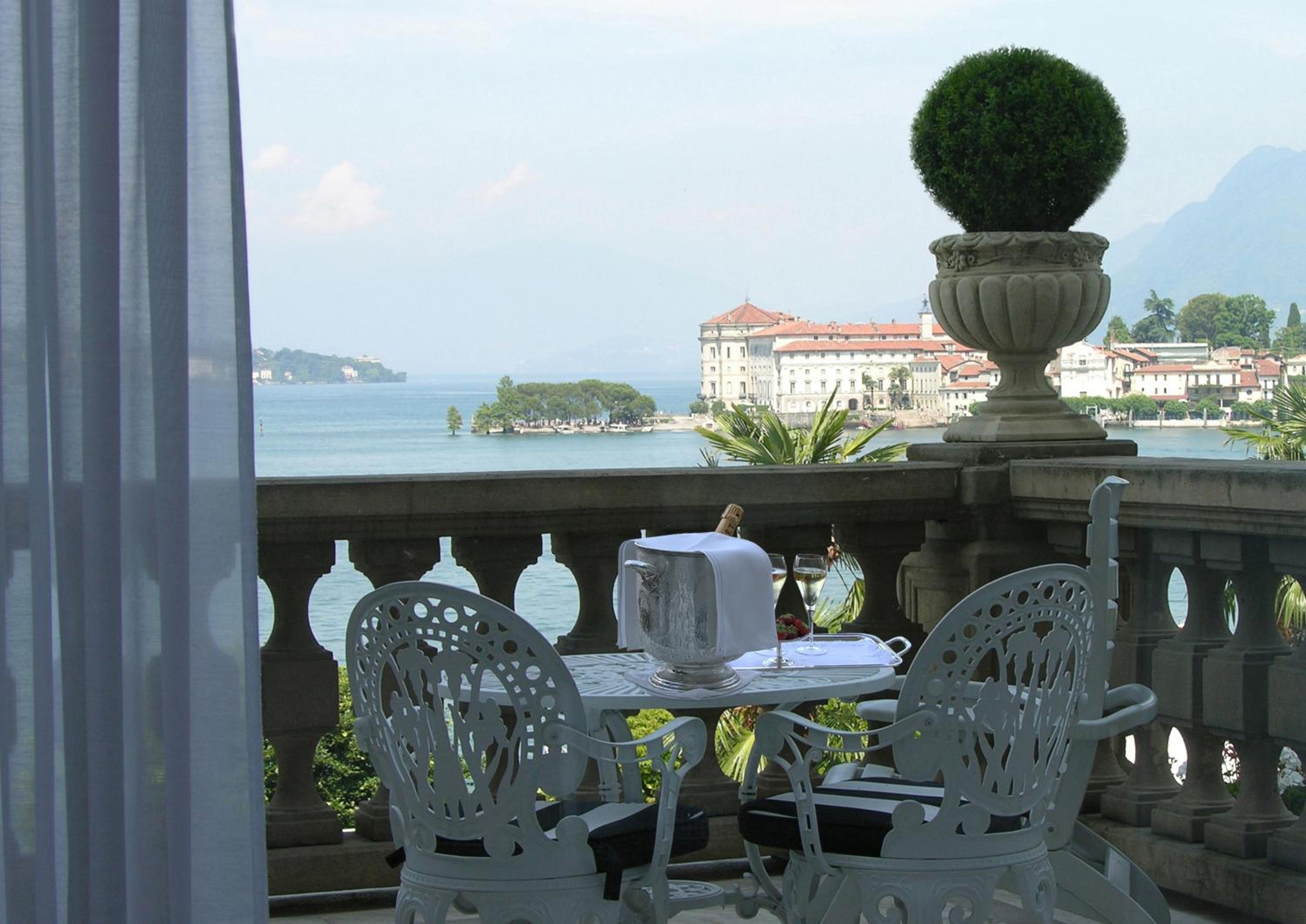 Junior Suite with Lake View - Photo 11
