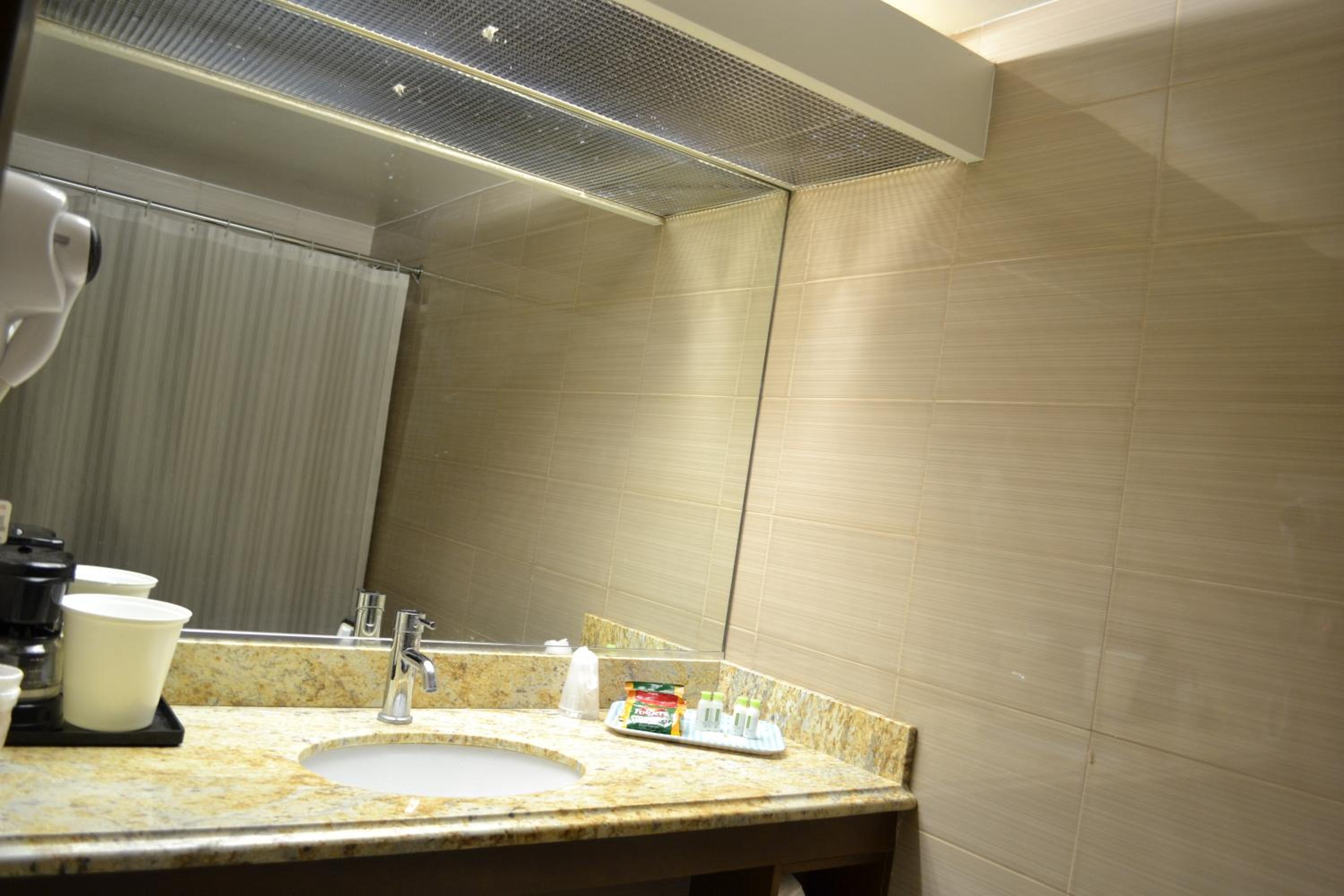 Luxury King Room - Photo 5