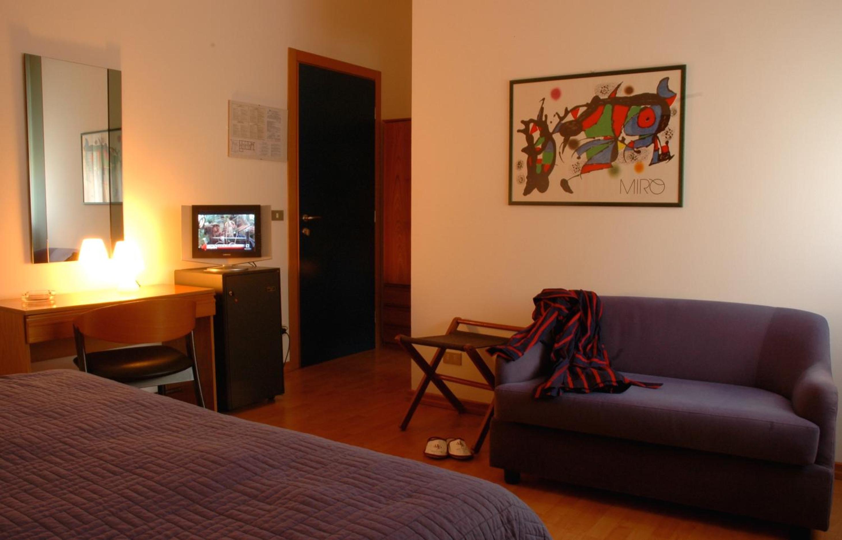 Double Room - Photo 6