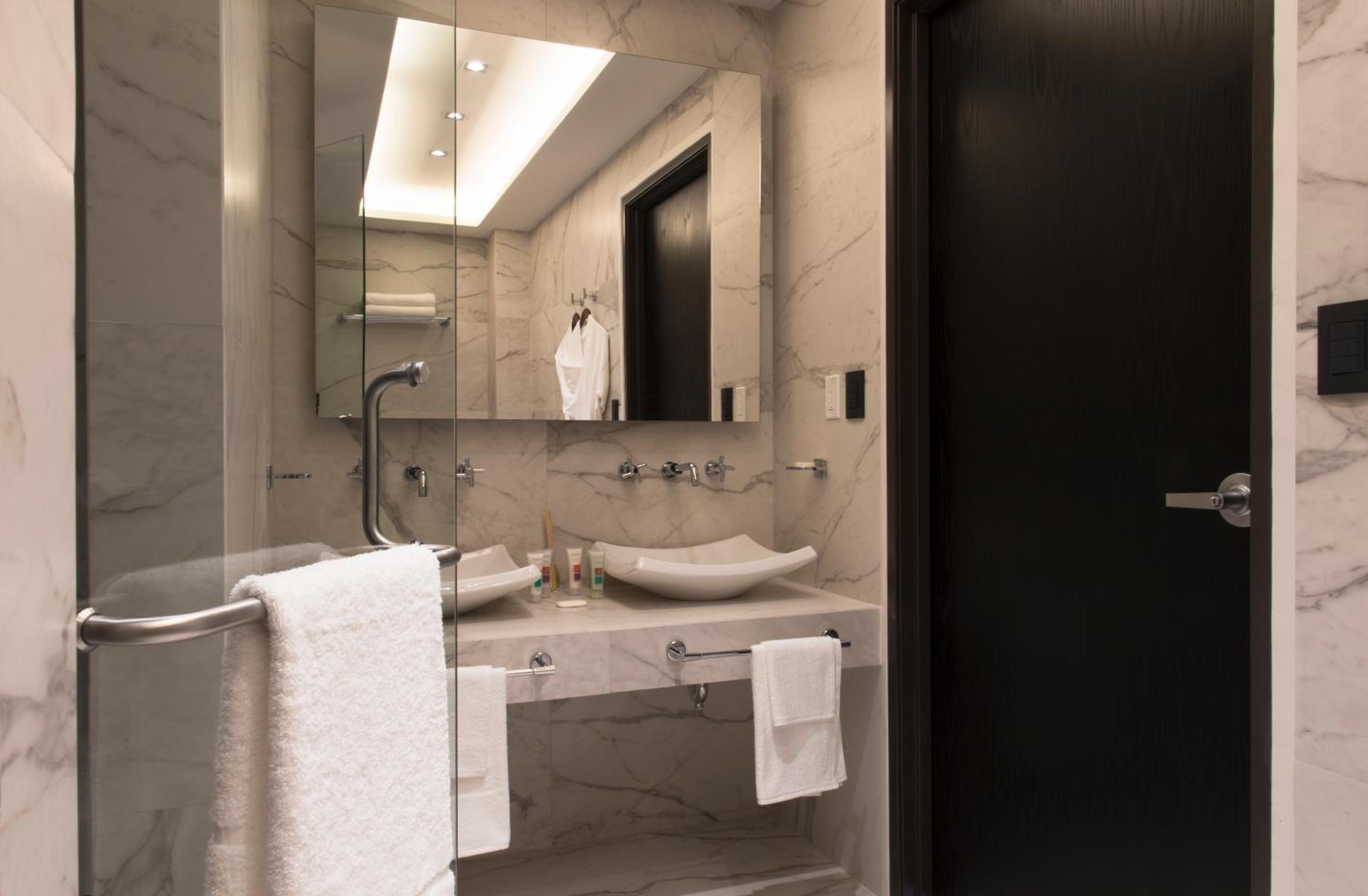 Deluxe Suite photo 2