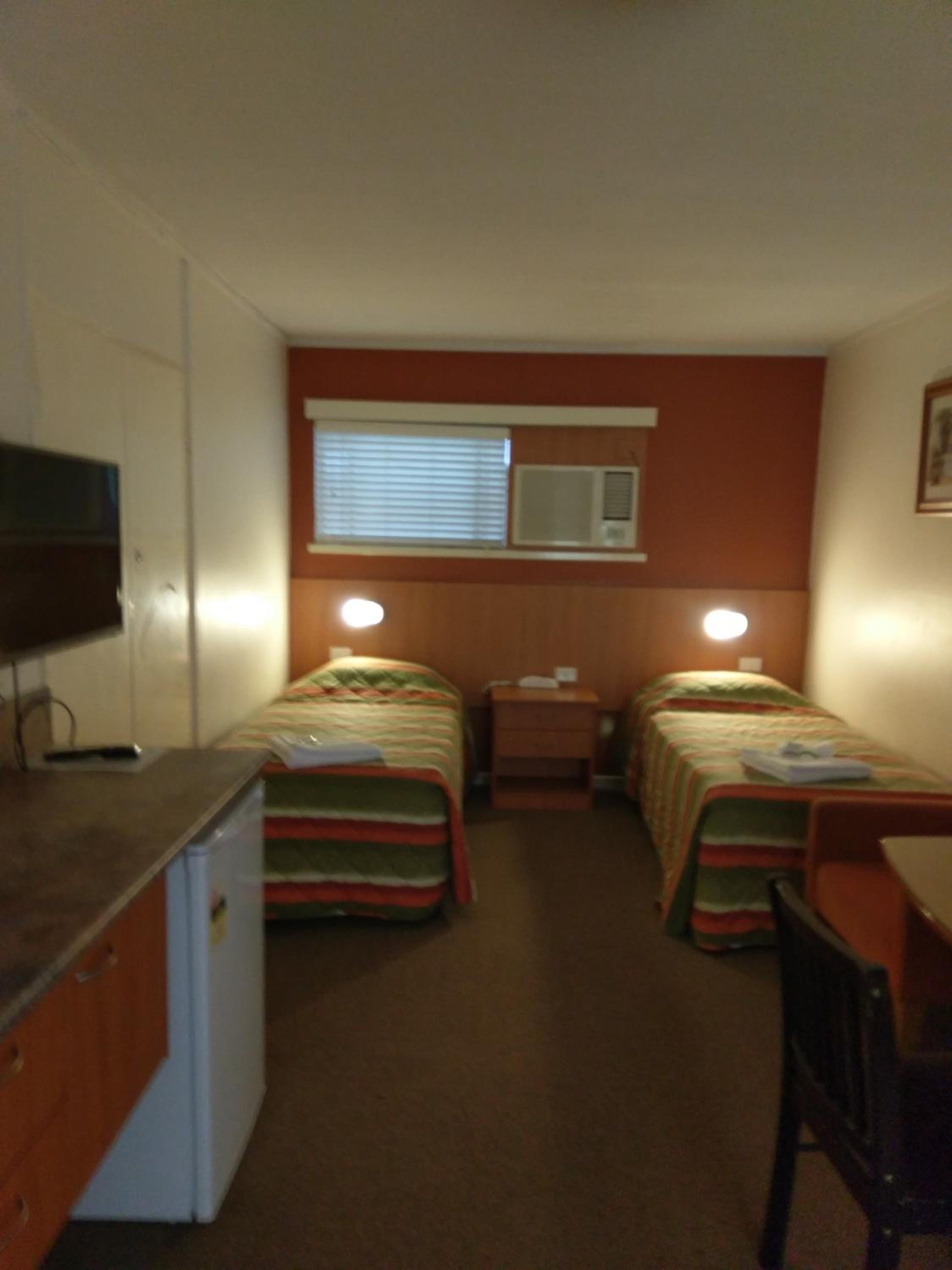 Standard Twin Room - Photo 3