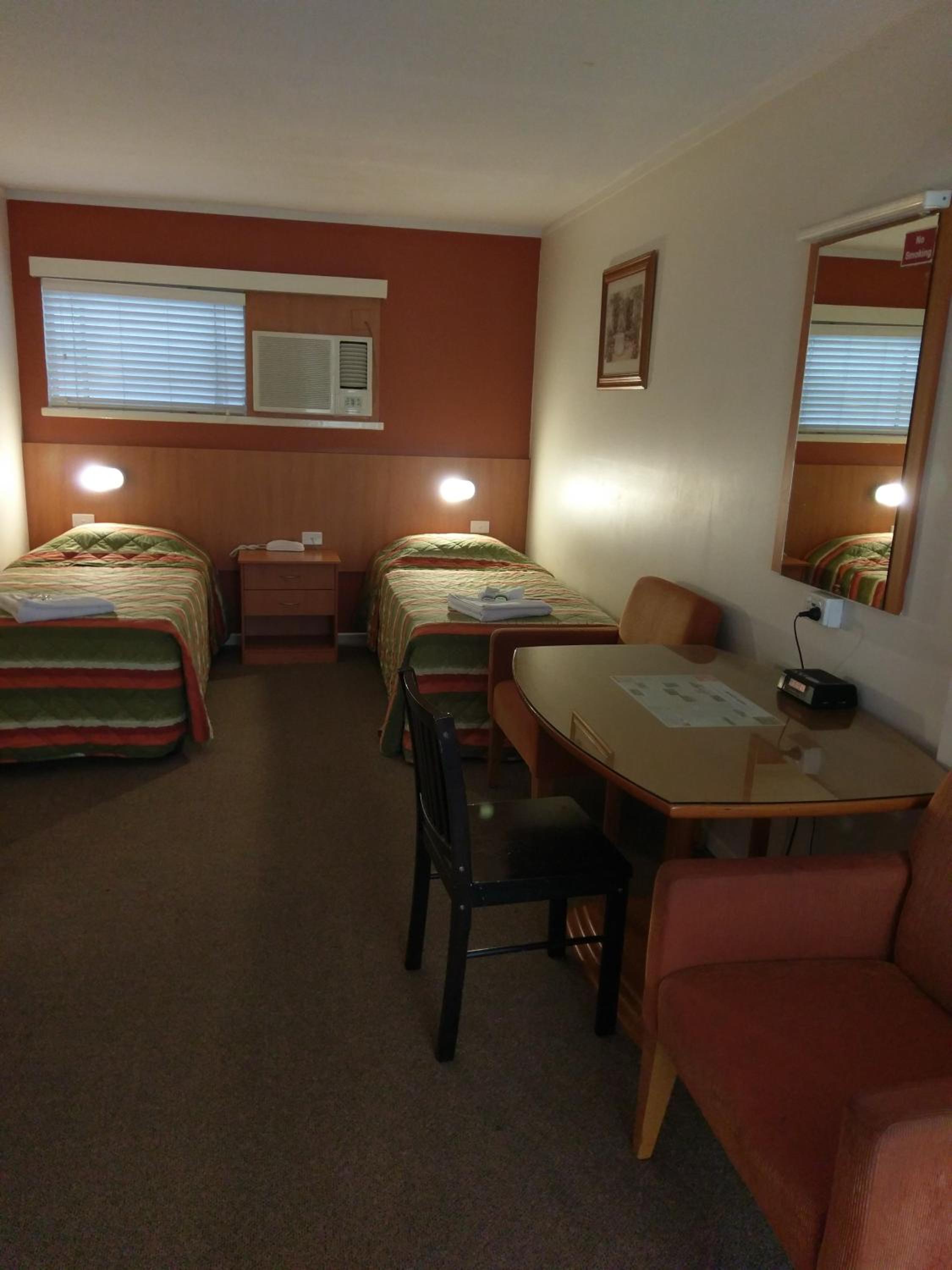 Standard Twin Room - Photo 1