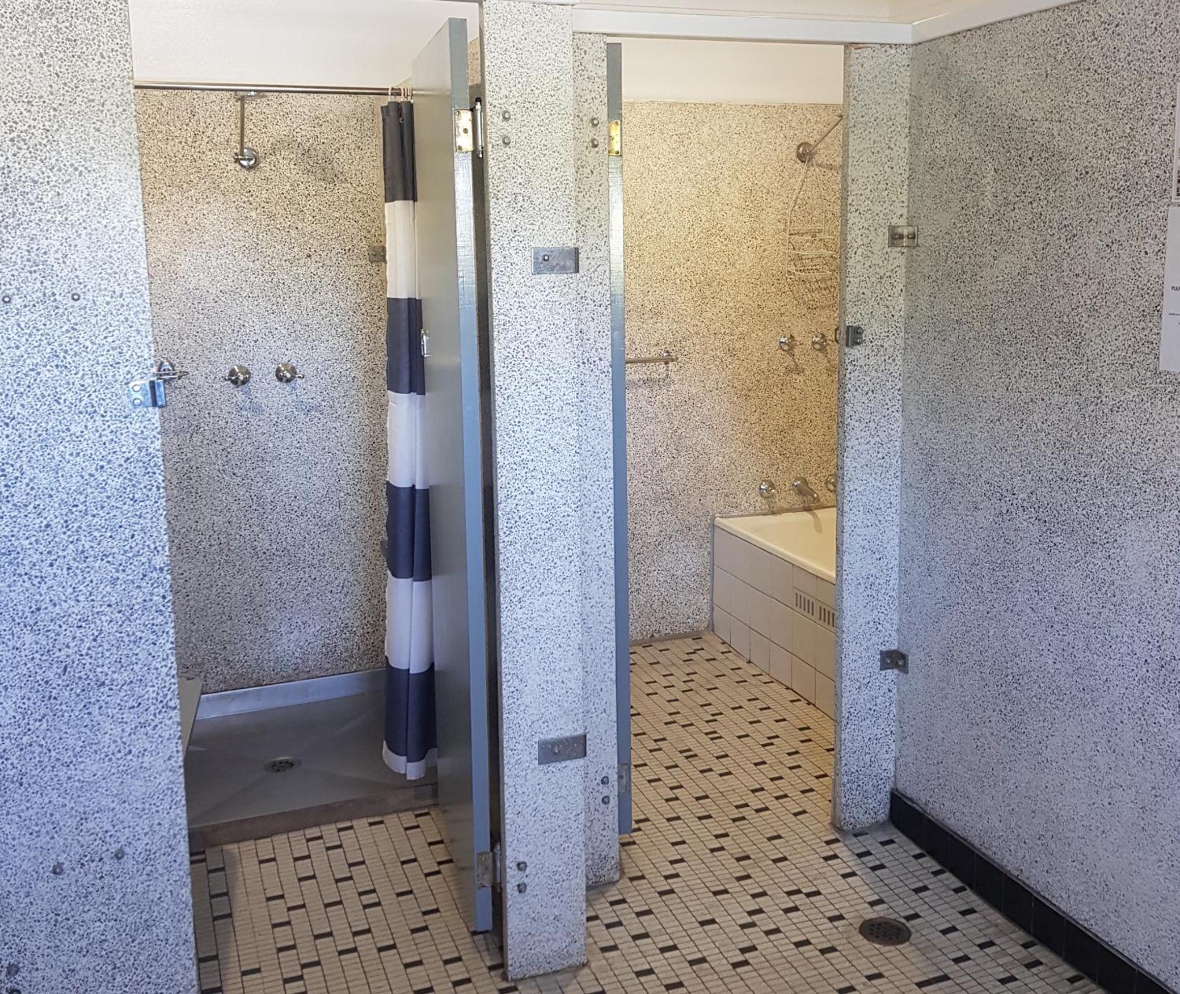 Double Room with Shared Bathroom photo 2