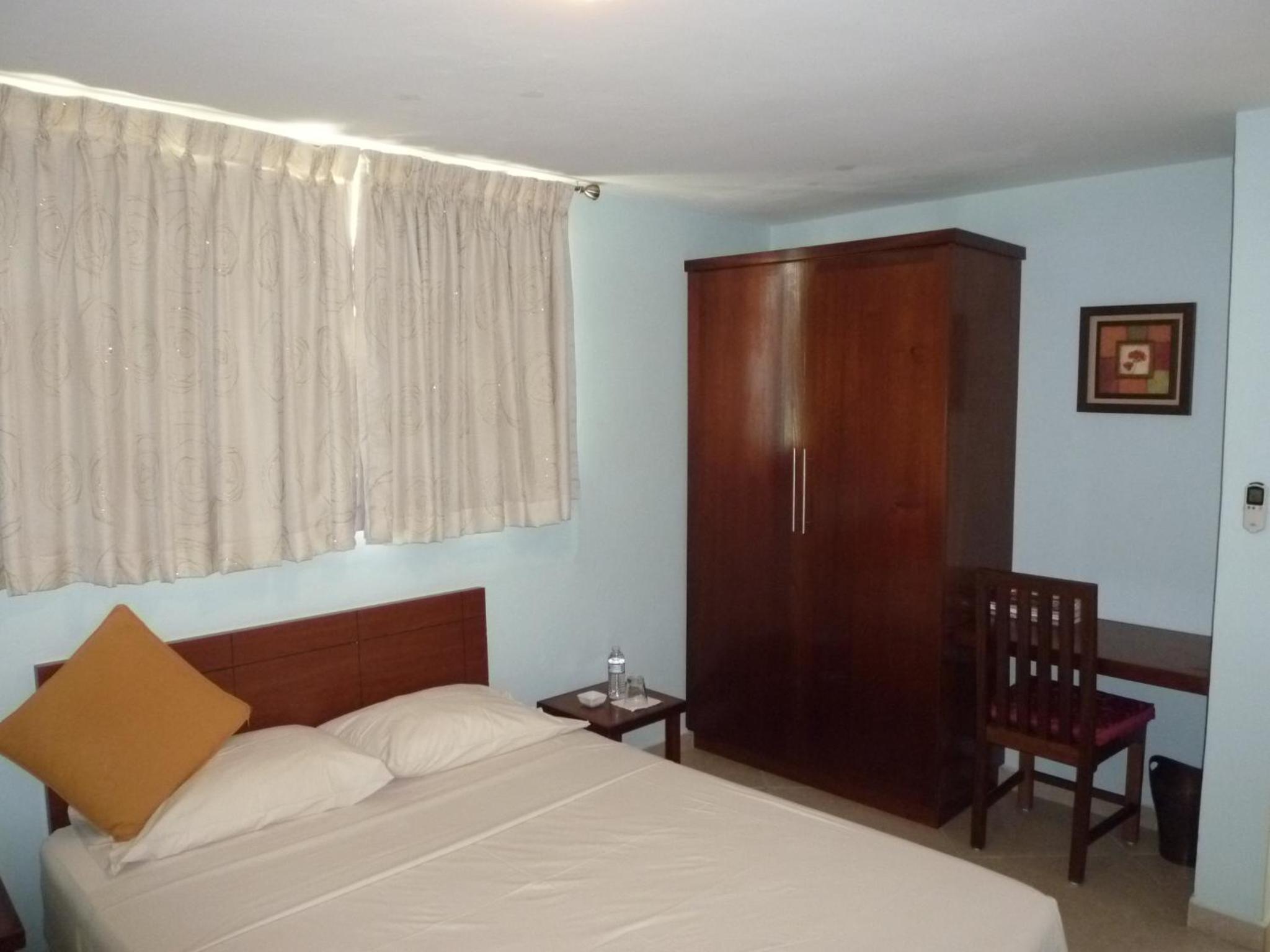 Queen Room photo 1