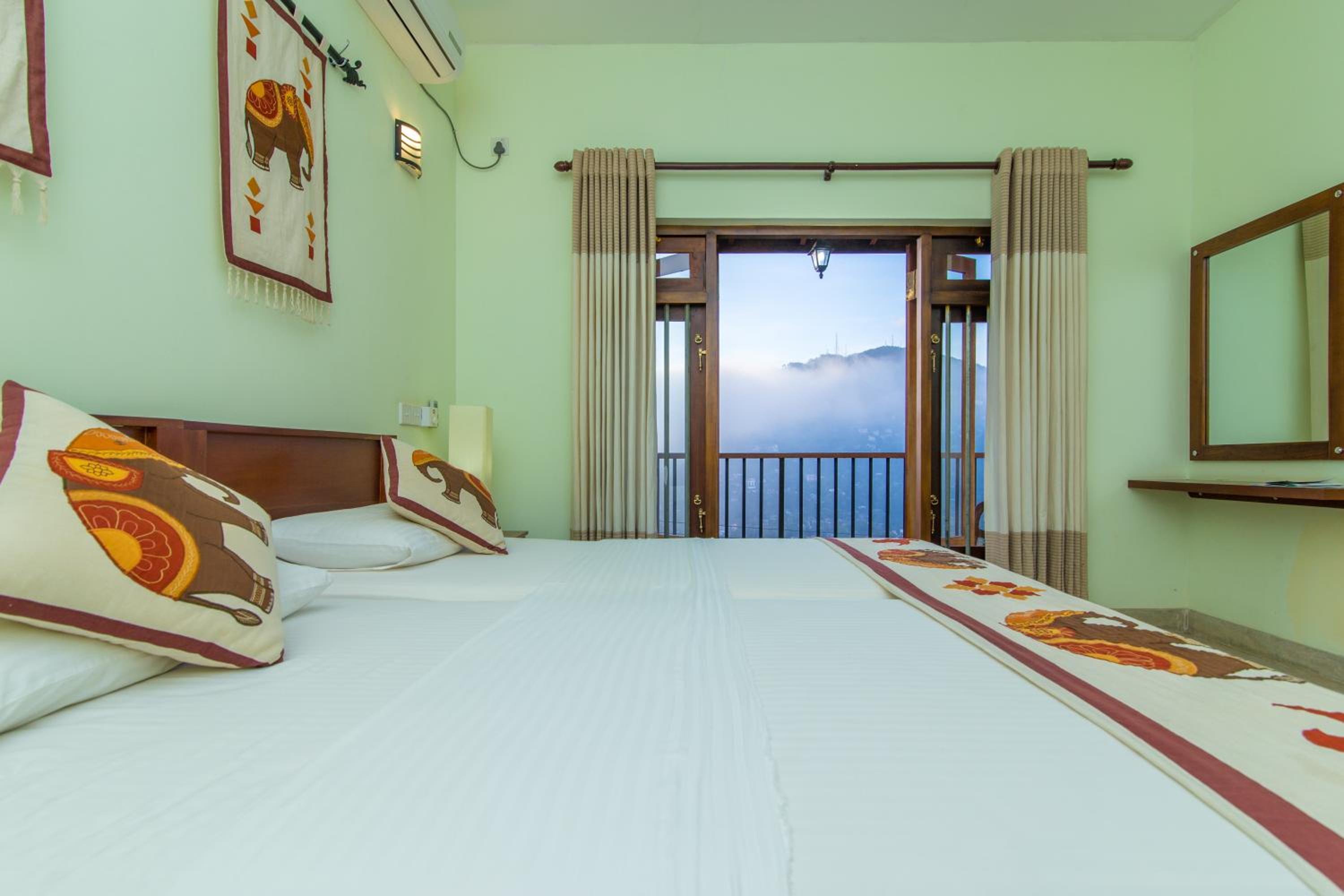Deluxe Double or Twin Room with Balcony photo 3