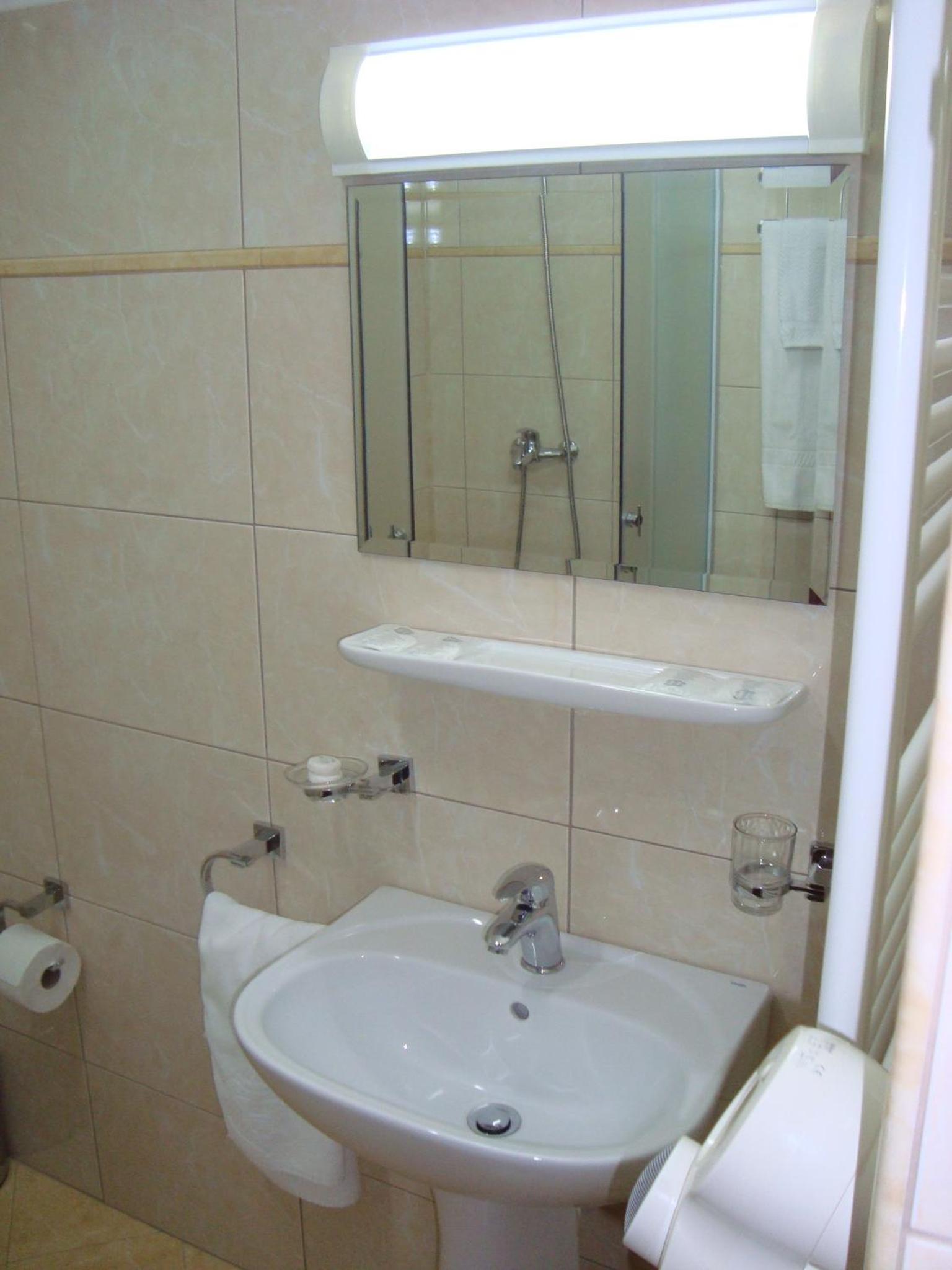 Standard Double Room - Photo 20