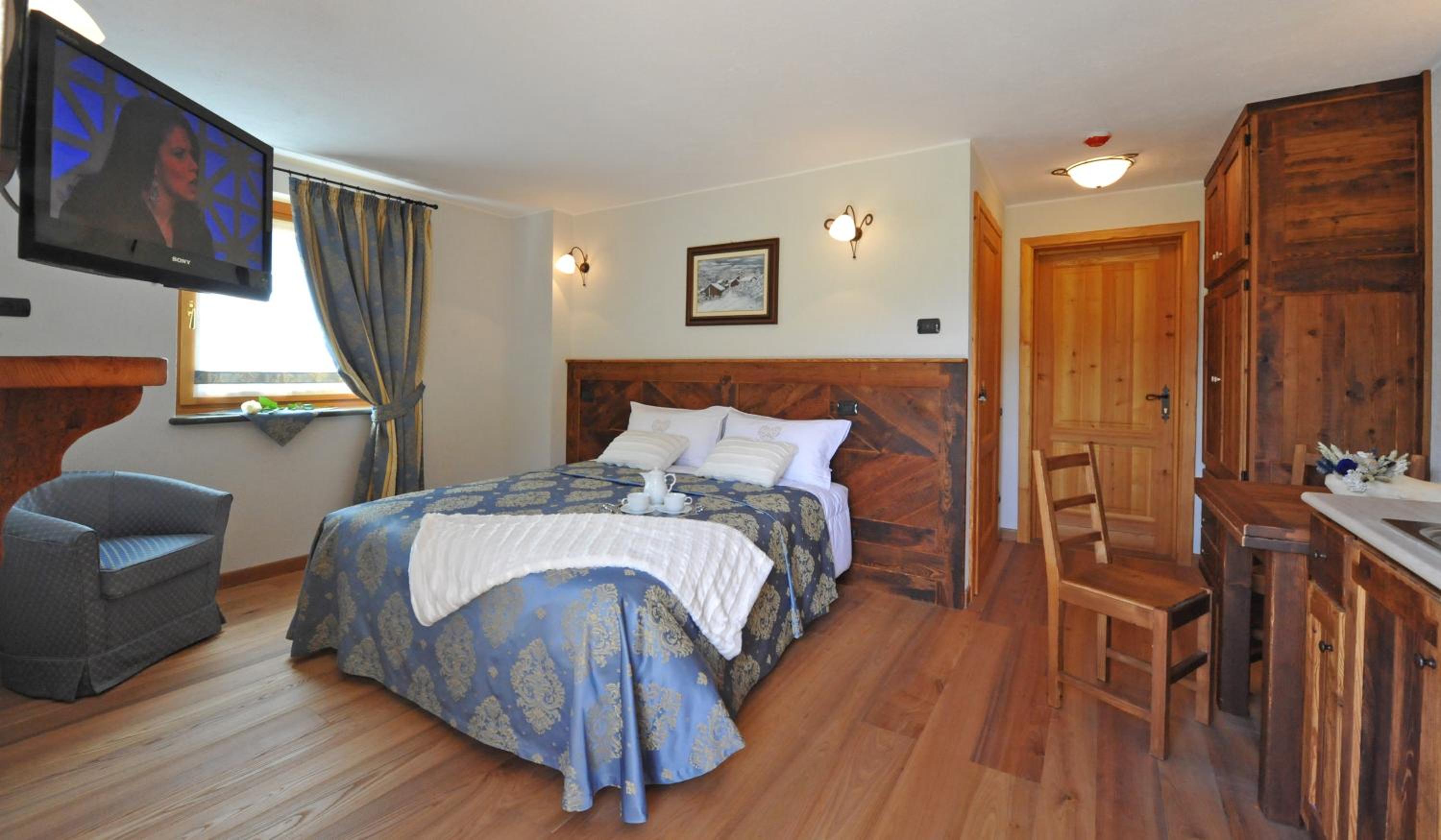 Double or Twin Room with Kitchenette - Photo 9