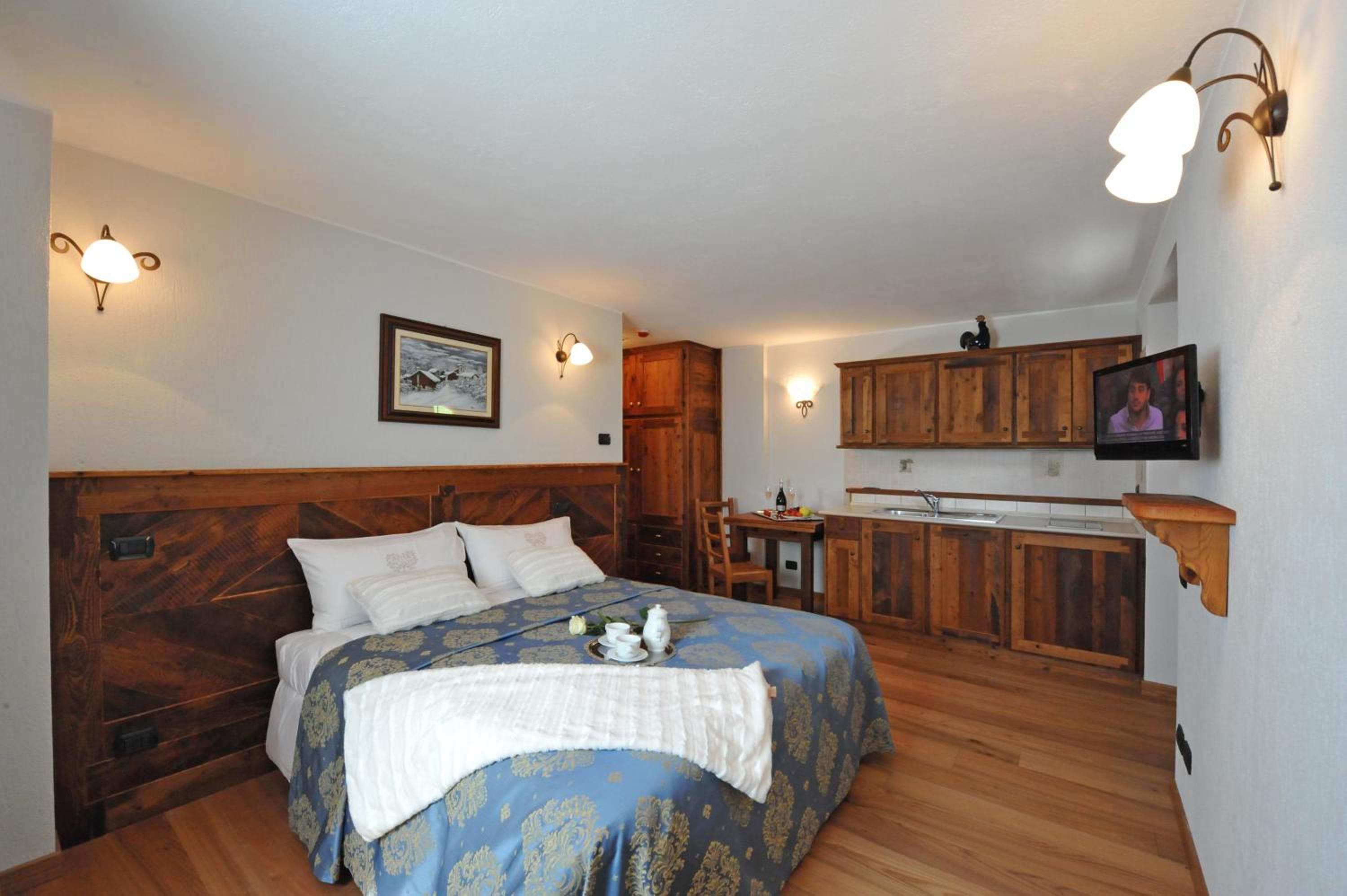 Double or Twin Room with Kitchenette - Photo 8