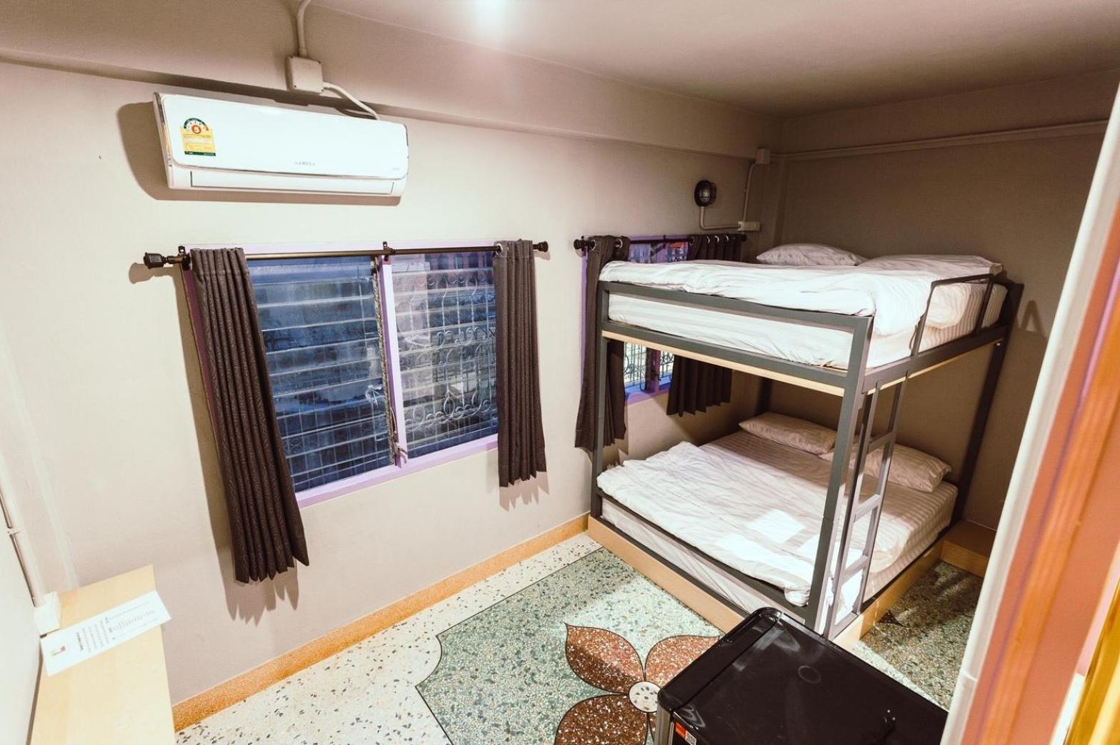 Quadruple Room with Private Bathroom photo 2