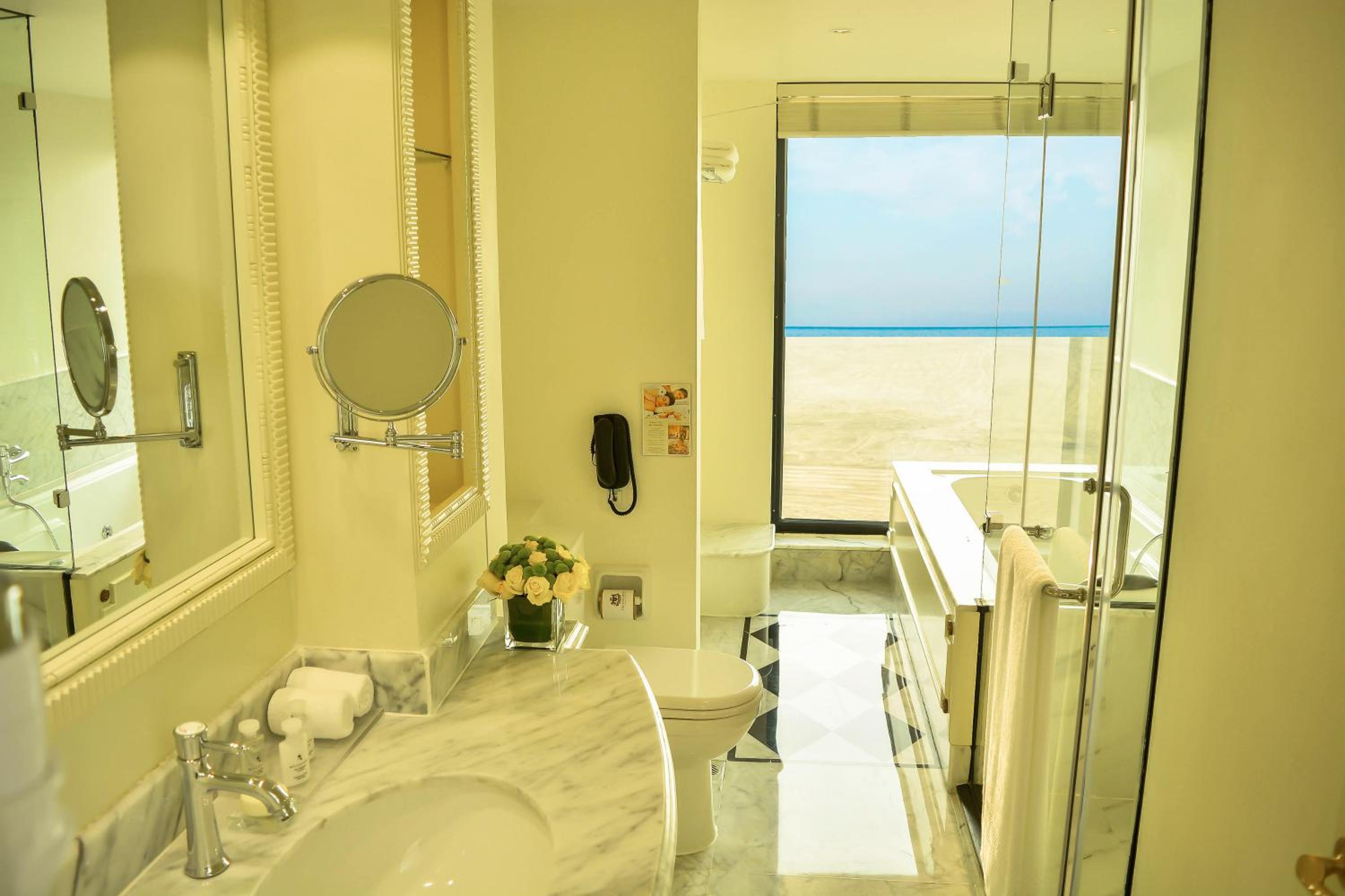 Suite with Club Lounge Access photo 2