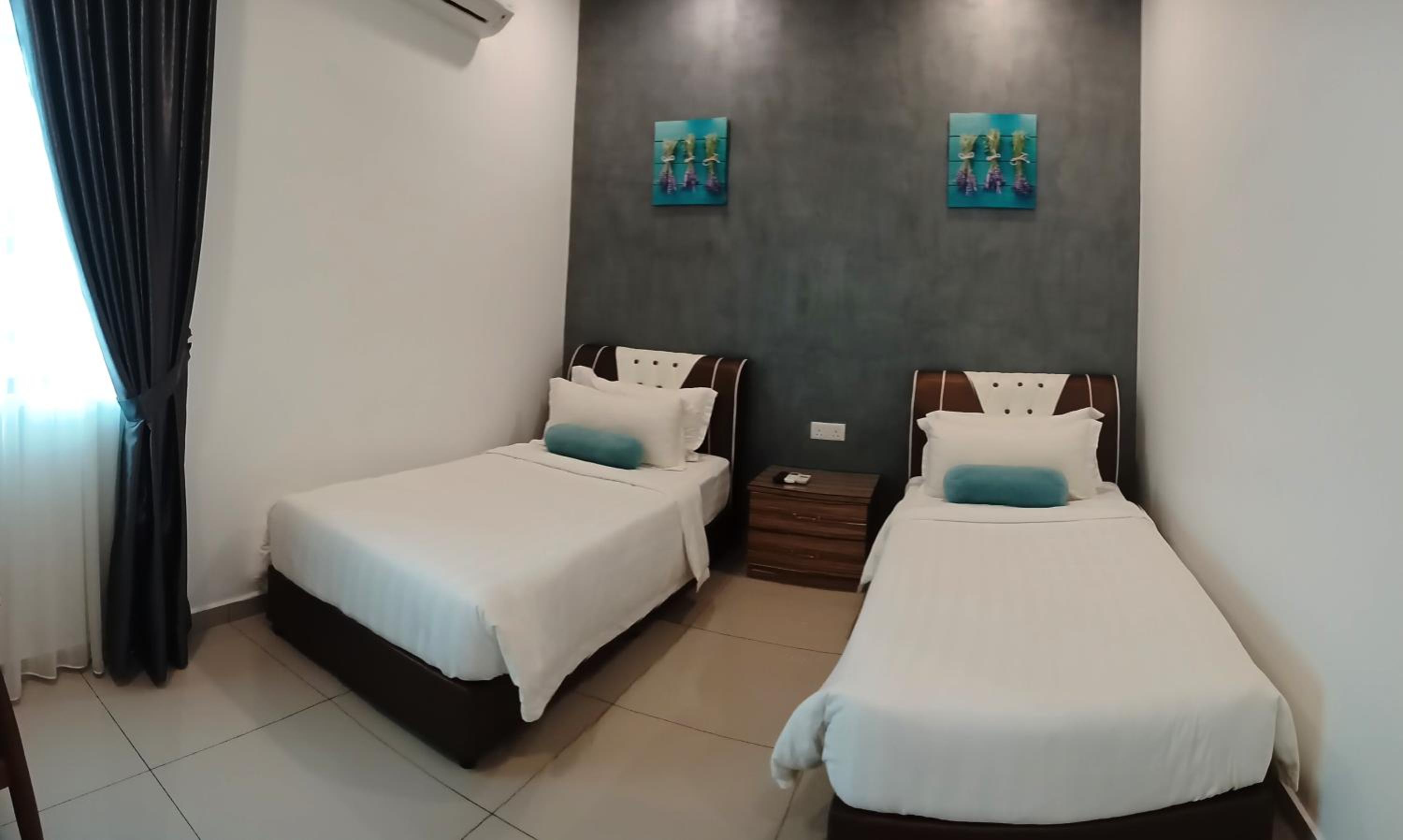 Twin Room with Private Bathroom