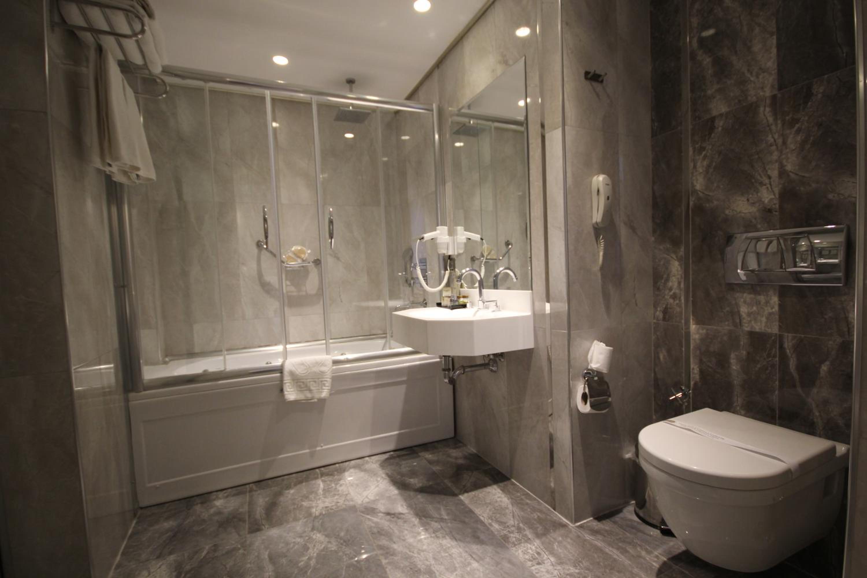 Deluxe Room - Photo 11