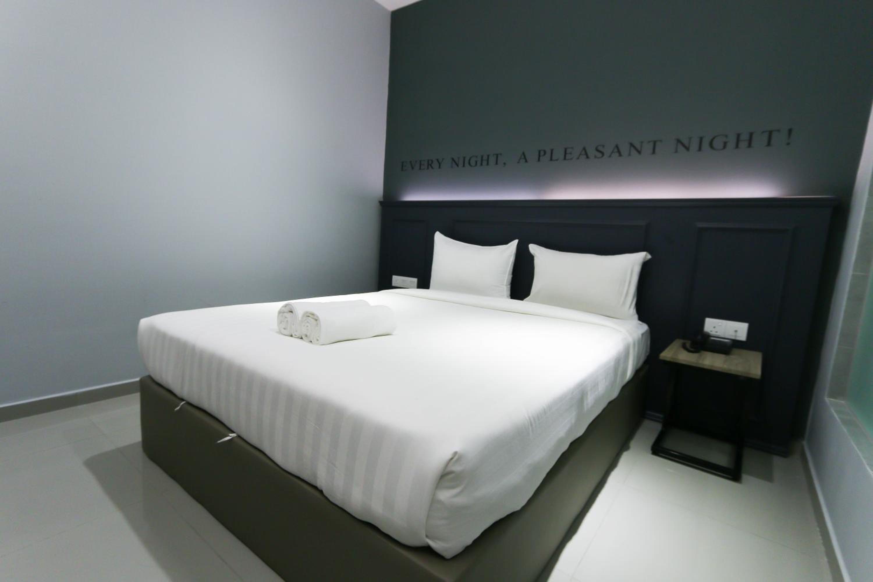Standard Queen Room