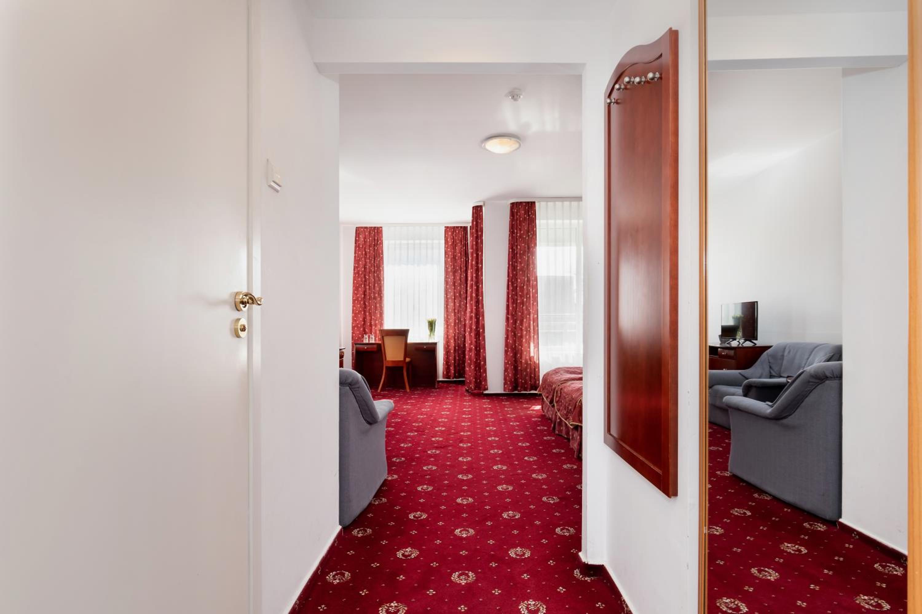Economy Quadruple Room photo 2