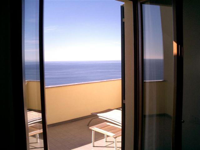 Double Room with Balcony and Sea View photo 2