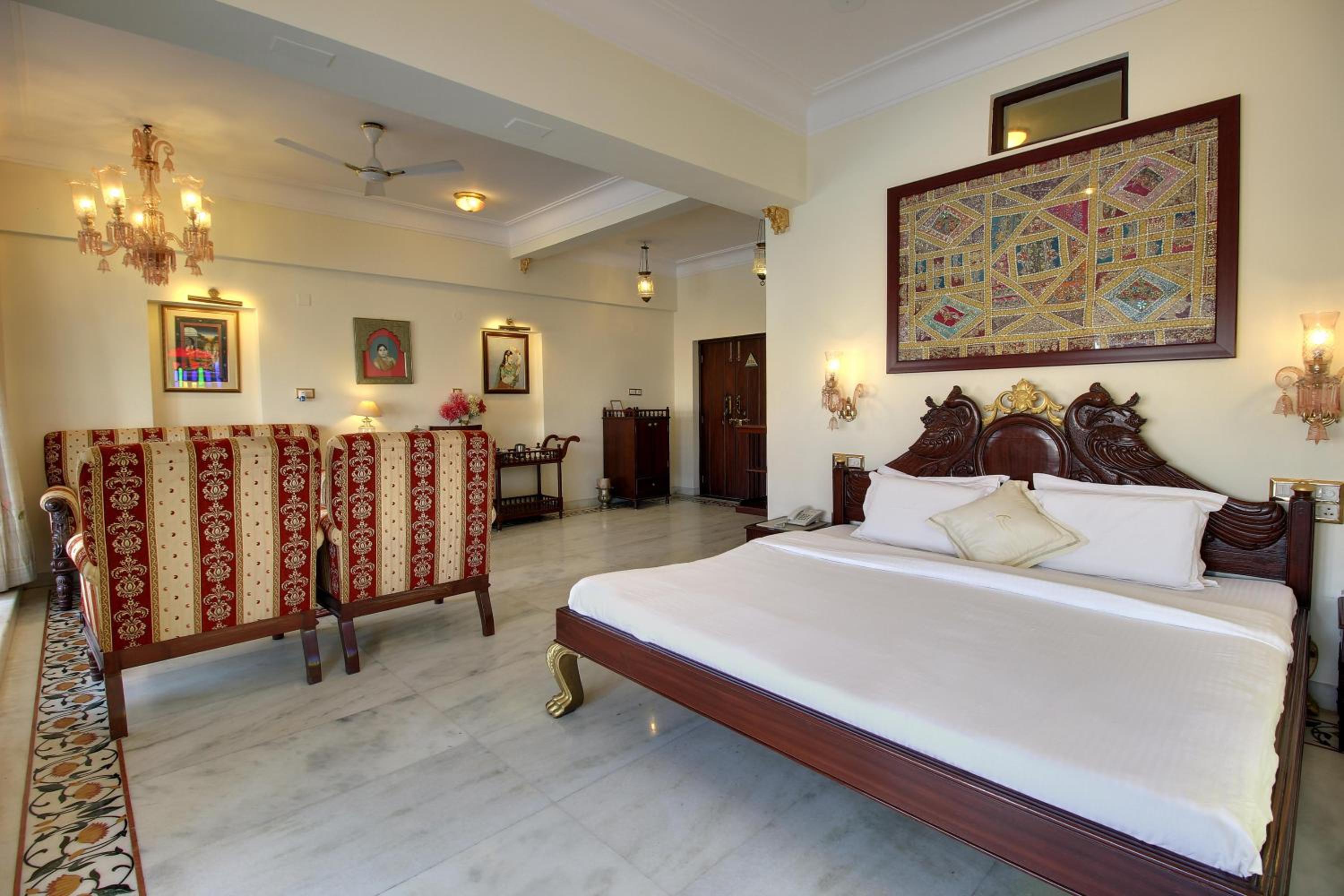 Suite with Lake View - Photo 1