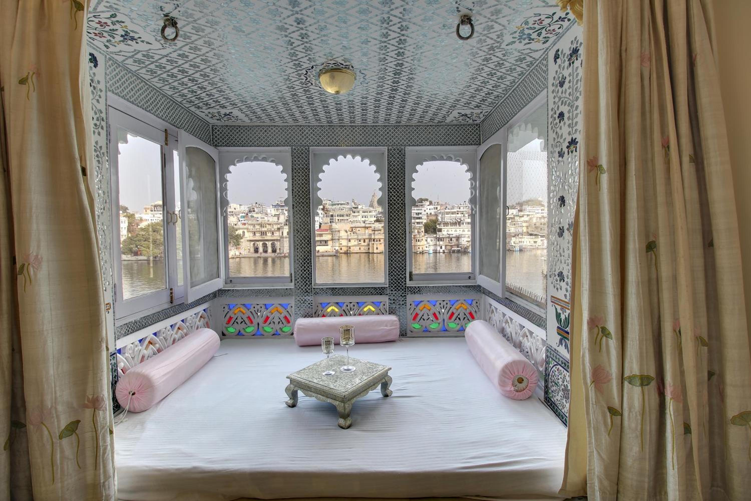 Suite with Lake View - Photo 3