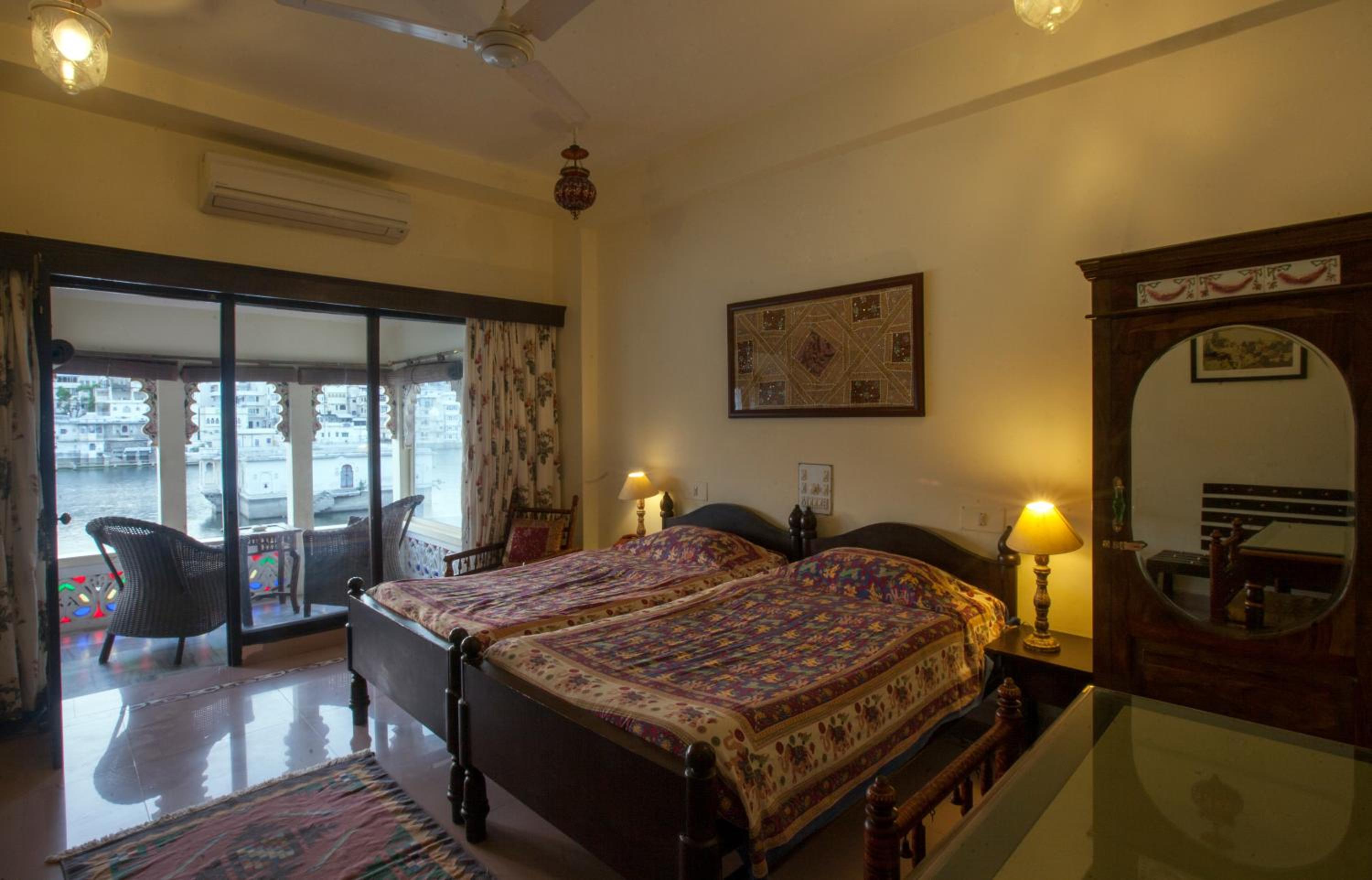 Deluxe Double or Twin Room with Lake View