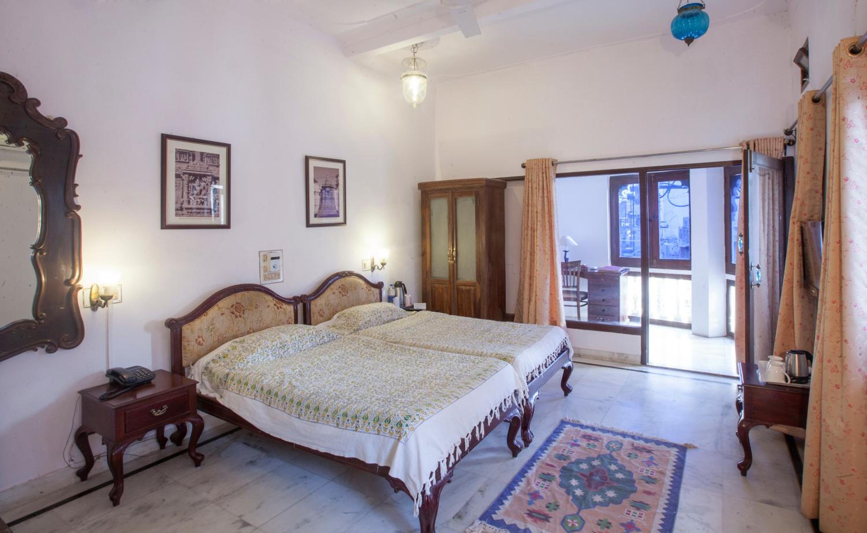 Standard Double Room - Non Lake Facing - Photo 4
