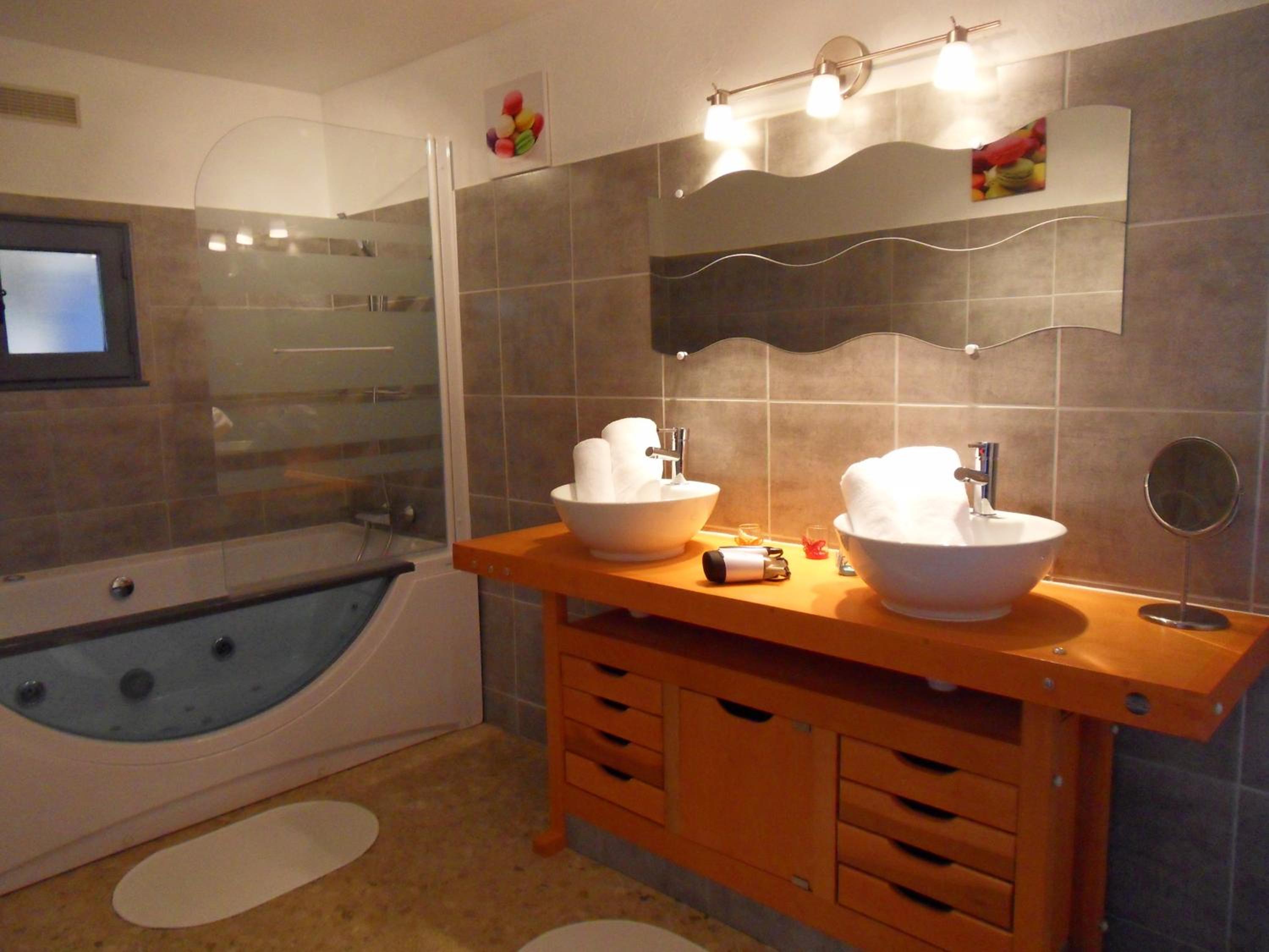 Suite with Spa Bath photo 3