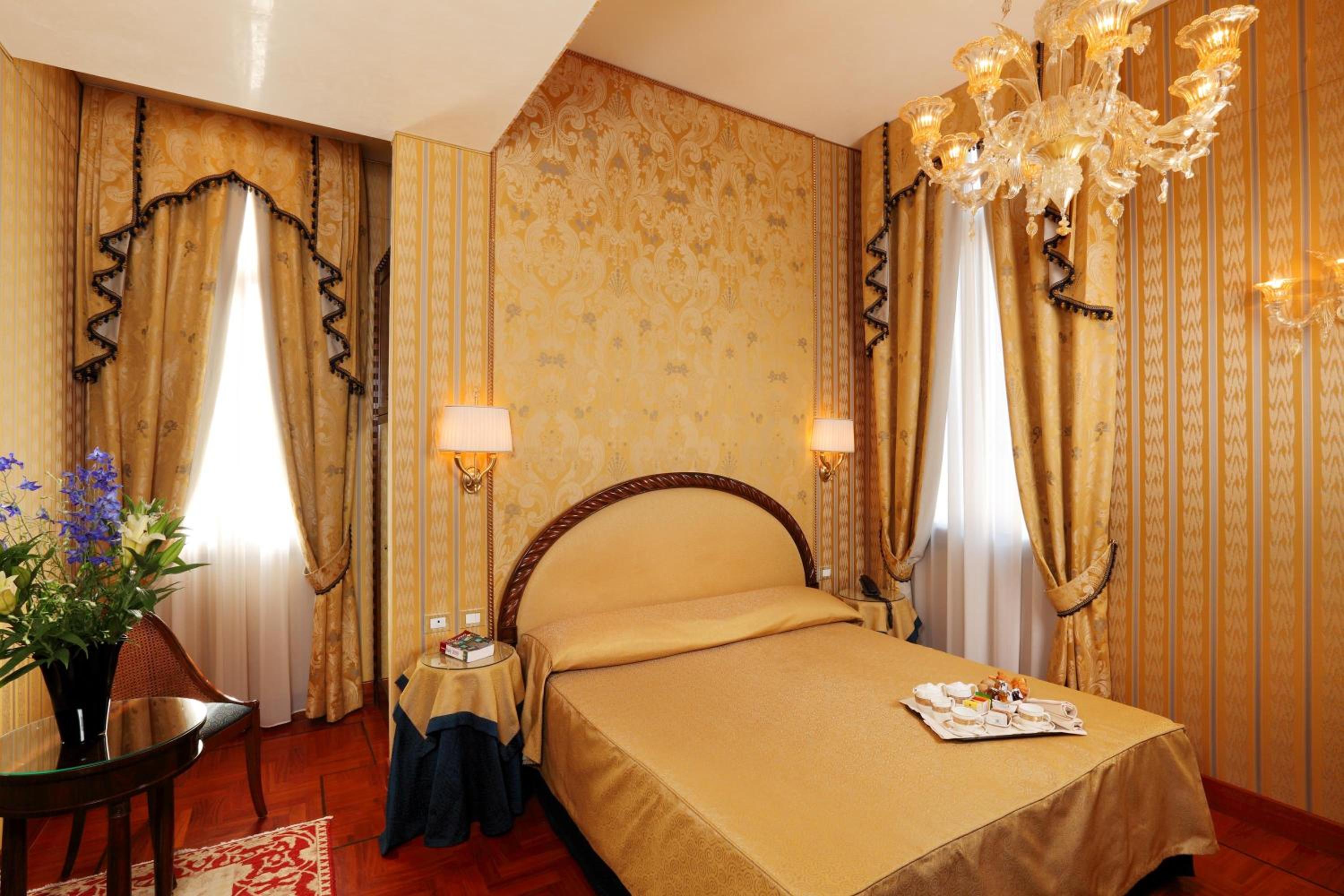 Deluxe Double Room with Full Breakfast