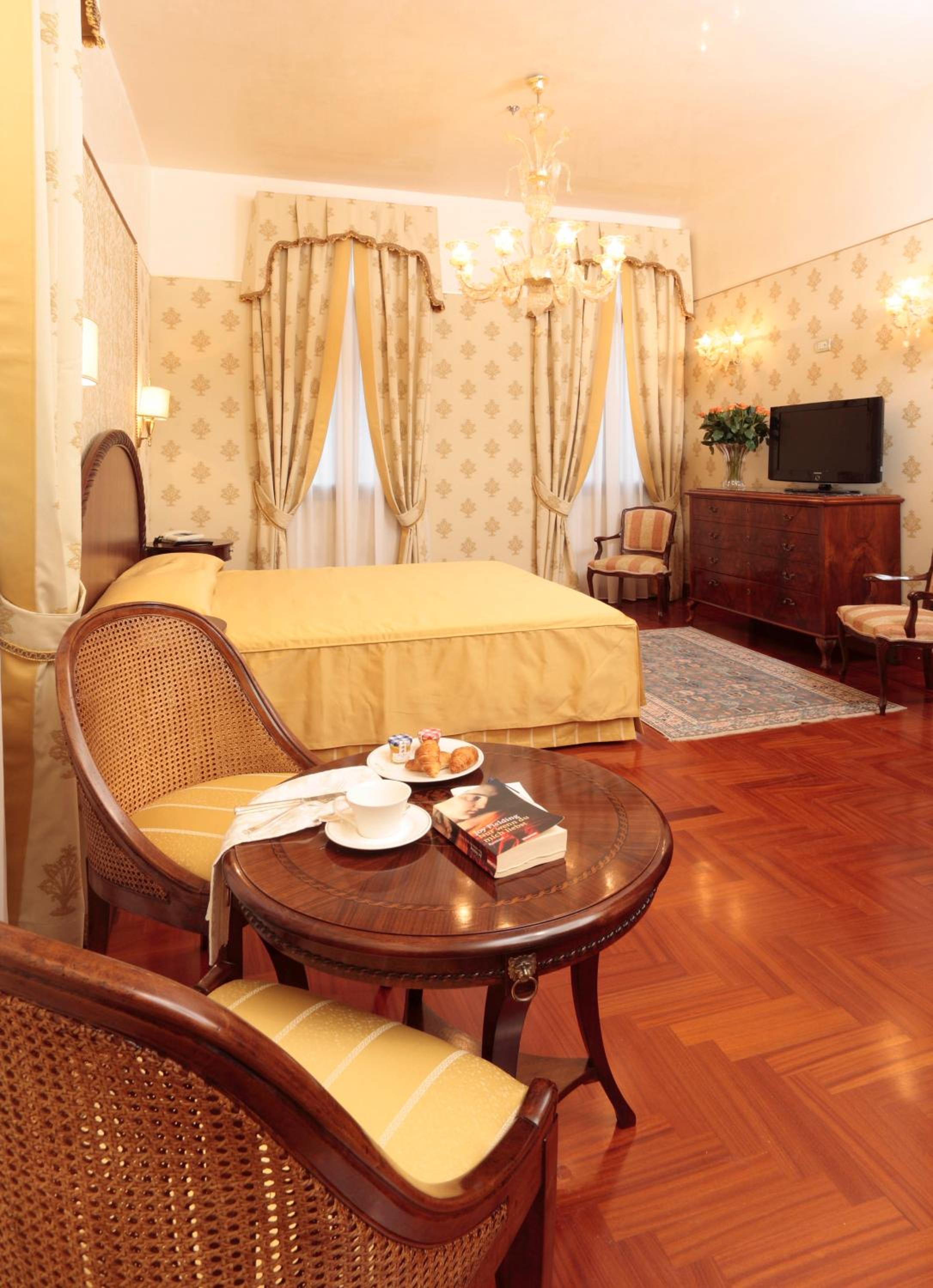 Deluxe Double Room with Full Breakfast