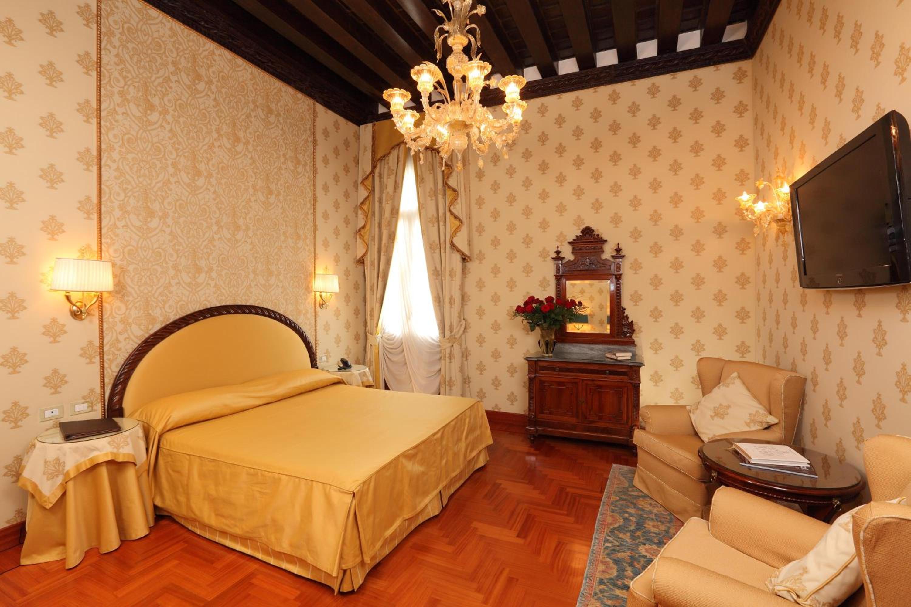 Deluxe Double or Twin room with Grand Canal View