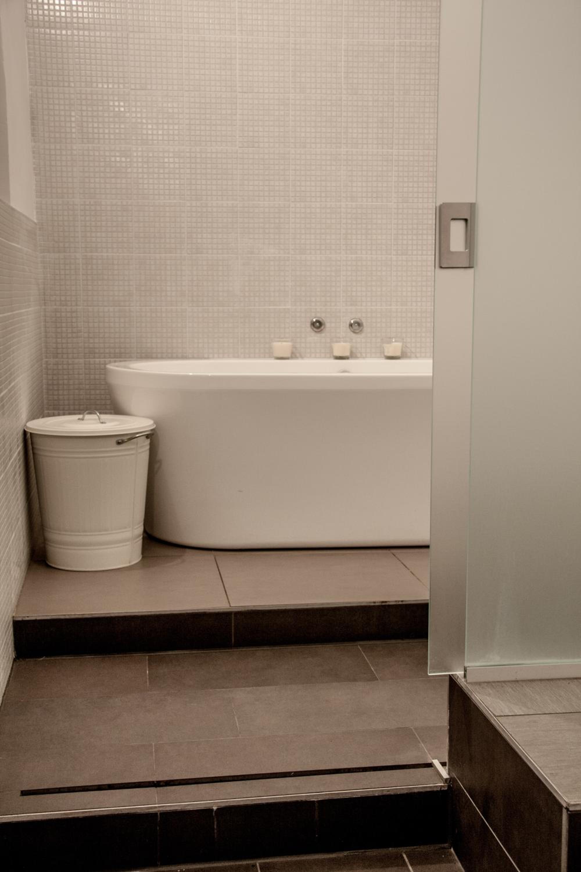 Double Room with Shared Bathroom photo 3