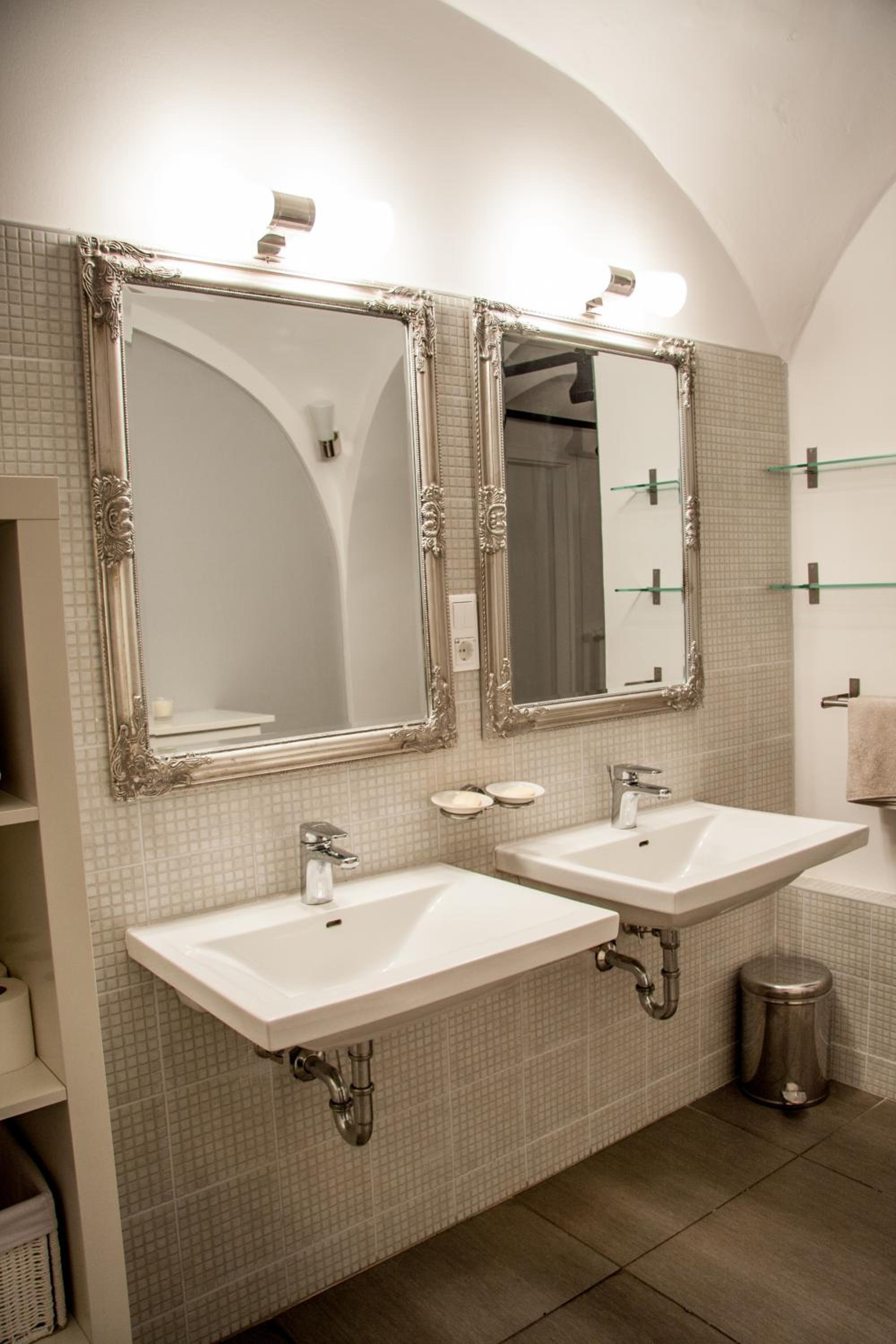 Double Room with Shared Bathroom photo 1
